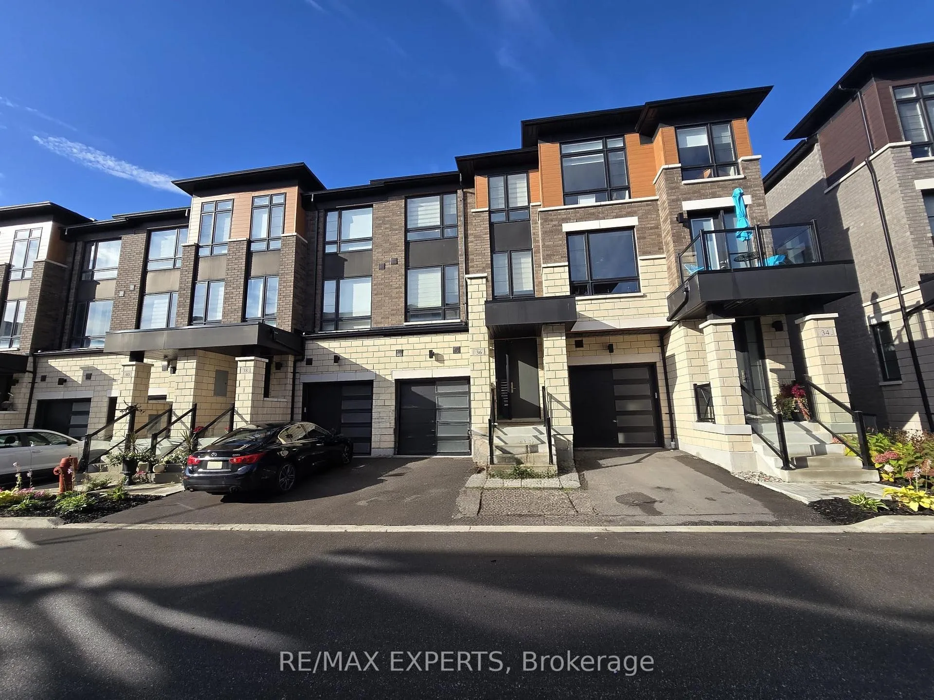 Photo 2 of 36 Lake Trail Way, Whitby, Brooklin — HOMEH