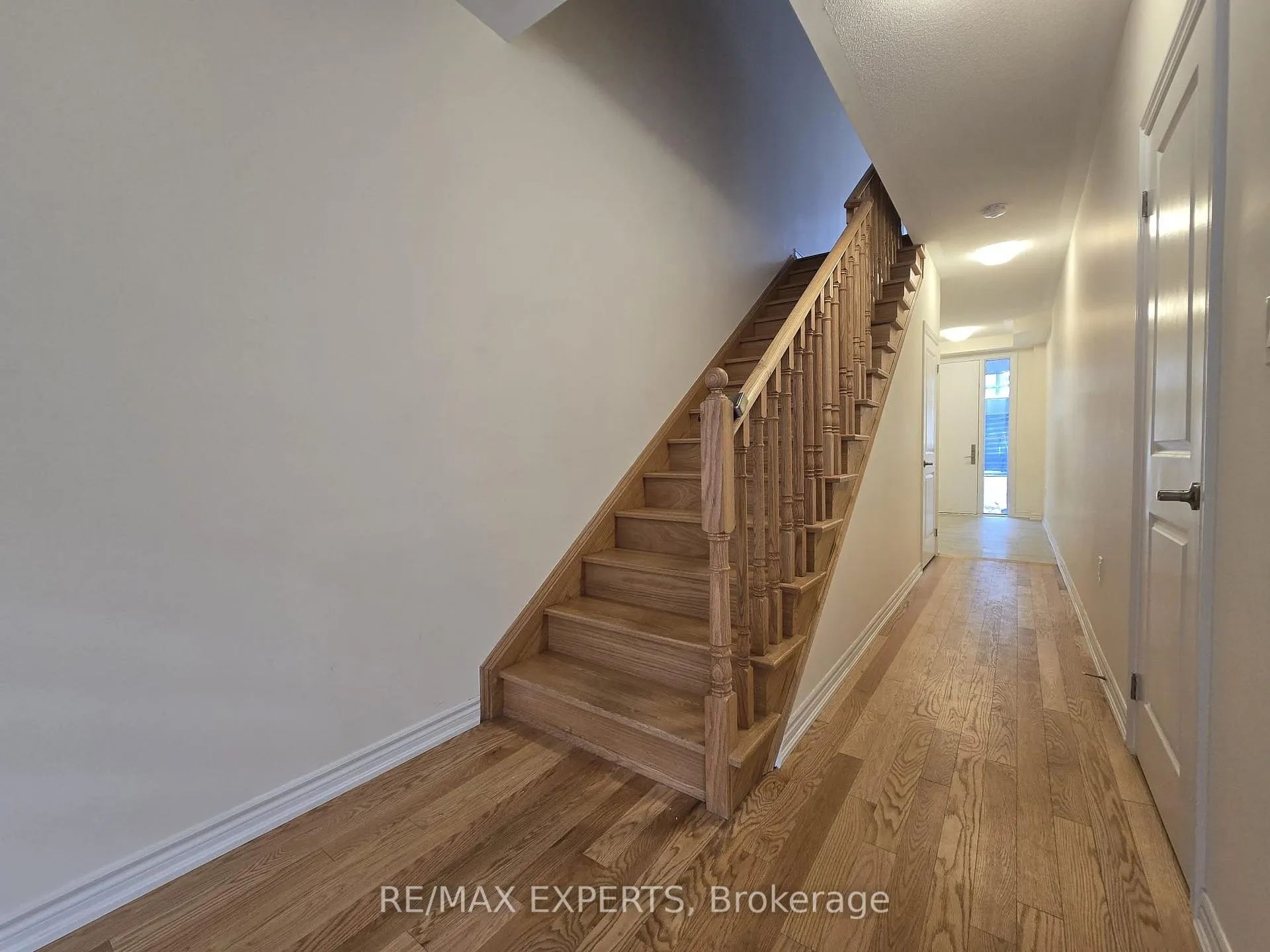 Photo 3 of 36 Lake Trail Way, Whitby, Brooklin — HOMEH