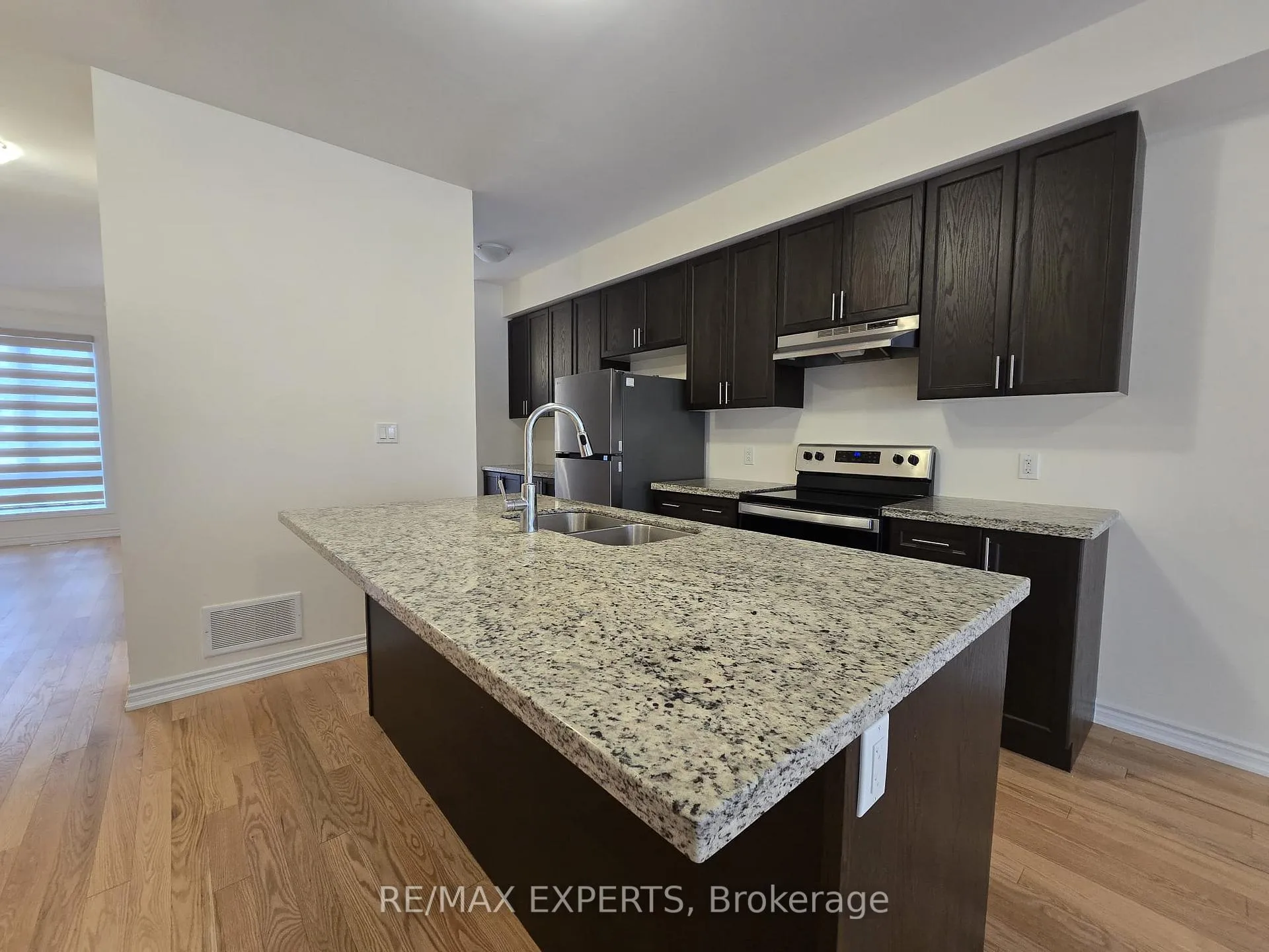 Photo 6 of 36 Lake Trail Way, Whitby, Brooklin — HOMEH