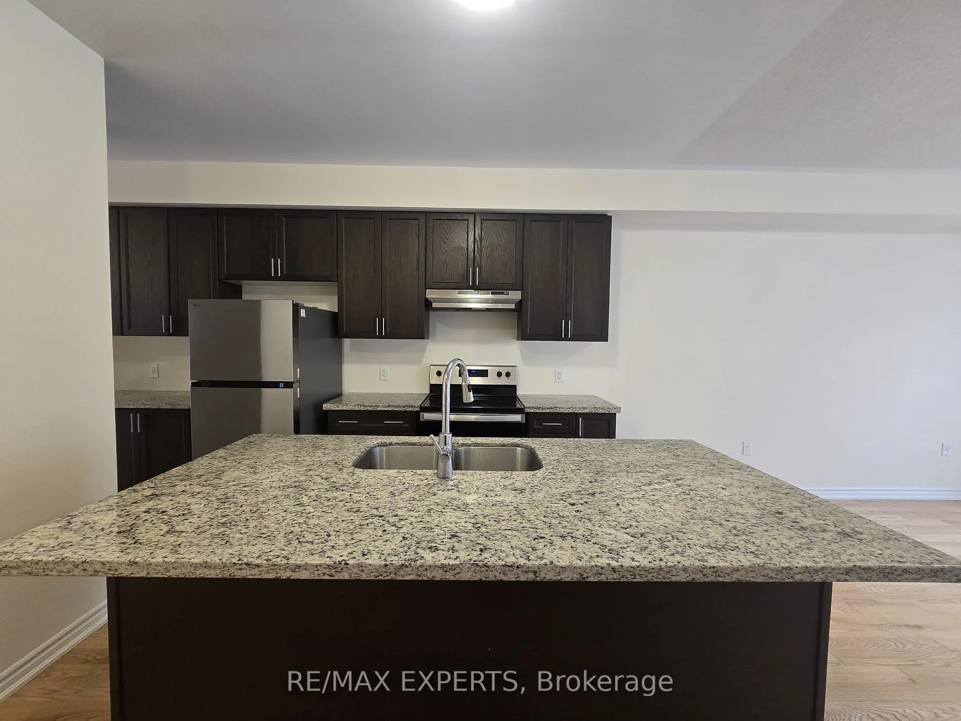 Photo 7 of 36 Lake Trail Way, Whitby, Brooklin — HOMEH