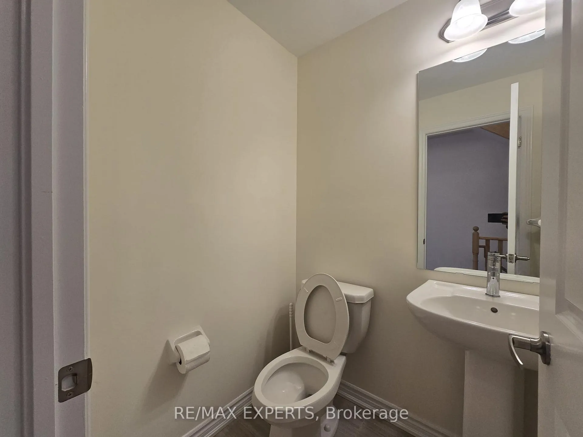 Photo 9 of 36 Lake Trail Way, Whitby, Brooklin — HOMEH