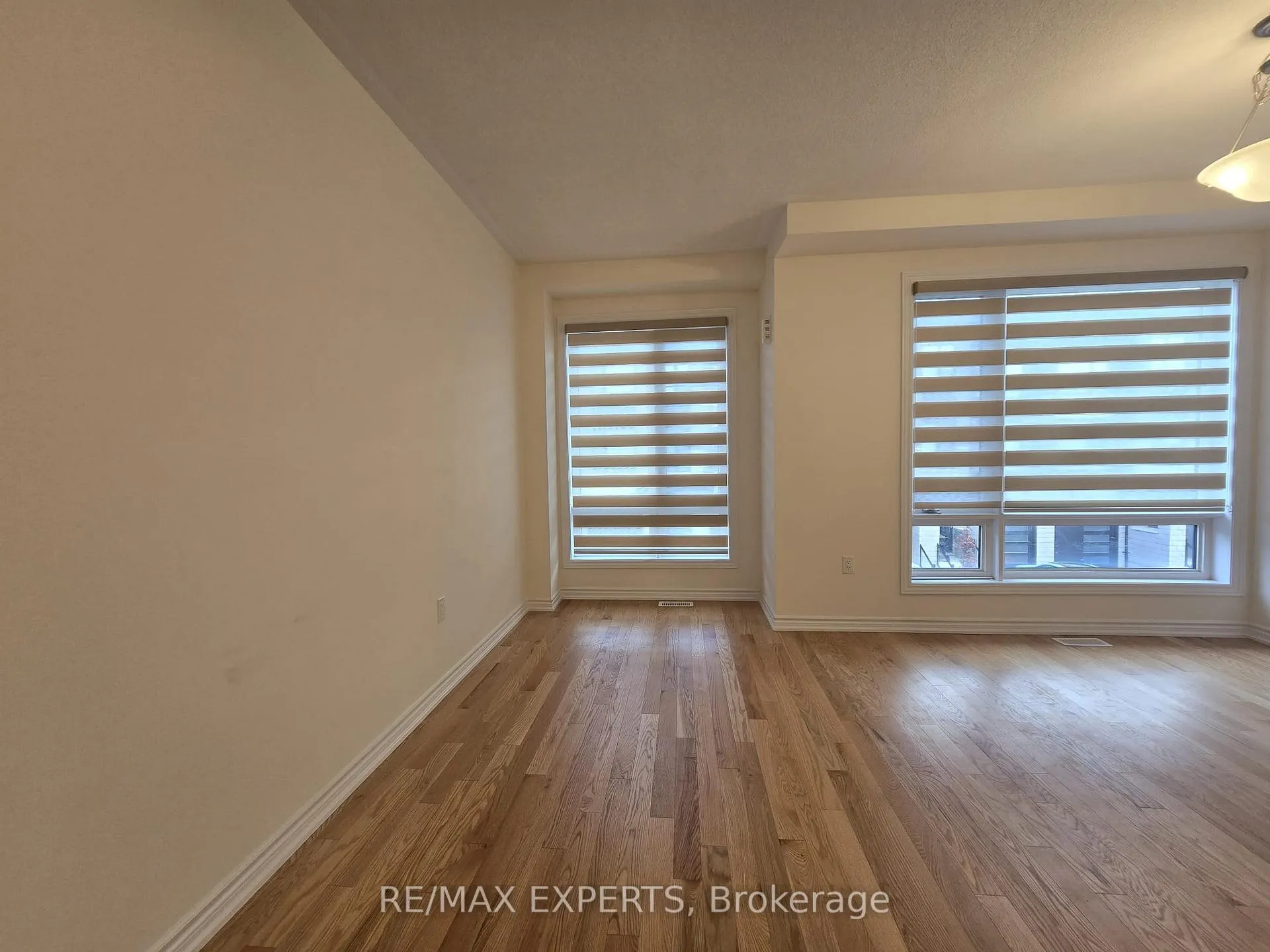 Photo 10 of 36 Lake Trail Way, Whitby, Brooklin — HOMEH