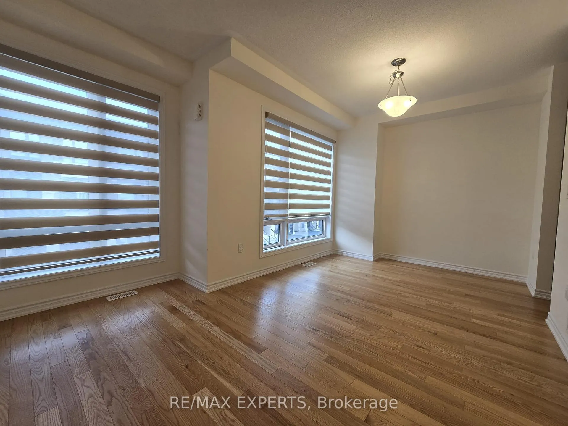 Photo 11 of 36 Lake Trail Way, Whitby, Brooklin — HOMEH