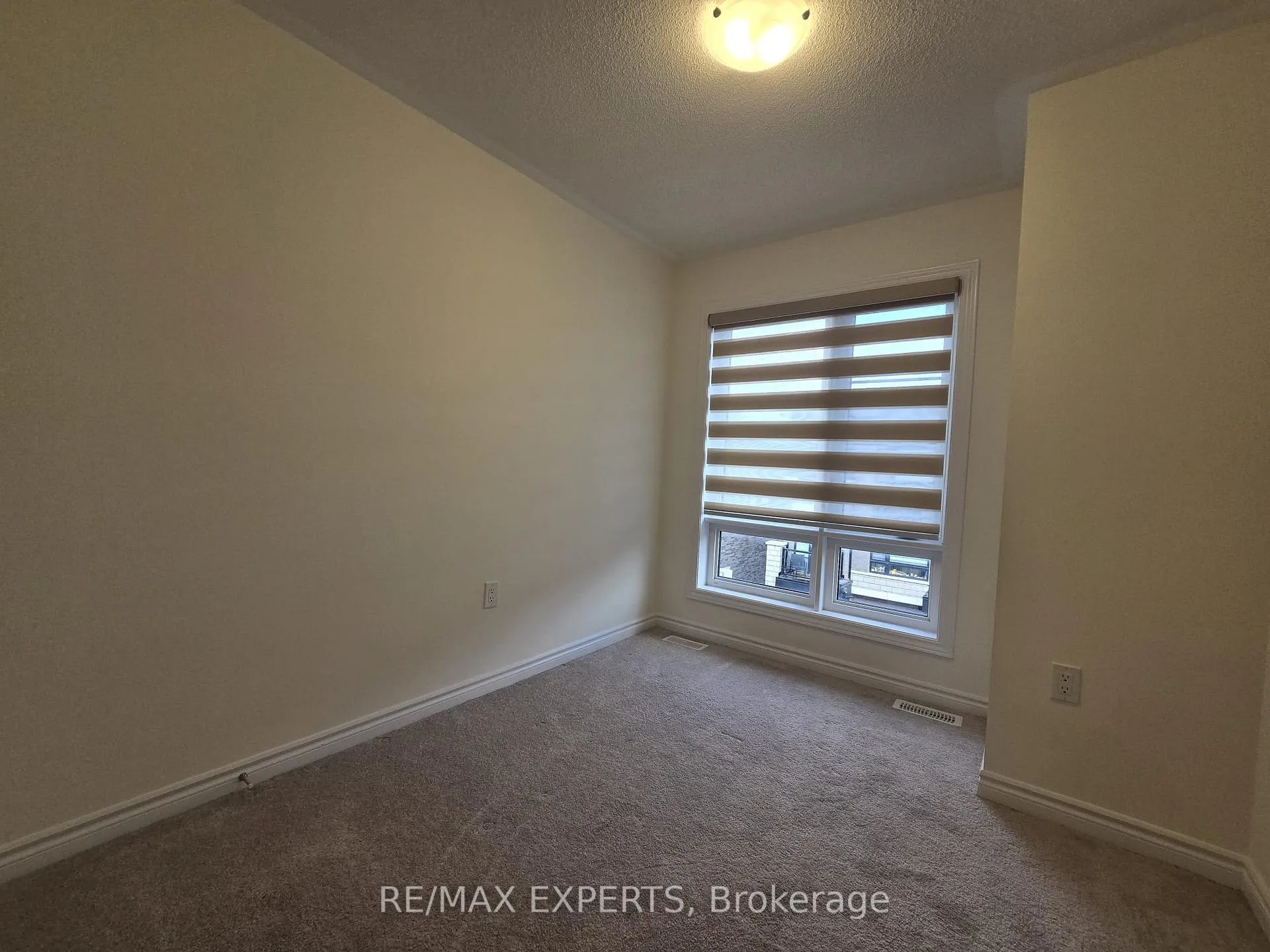 Photo 14 of 36 Lake Trail Way, Whitby, Brooklin — HOMEH