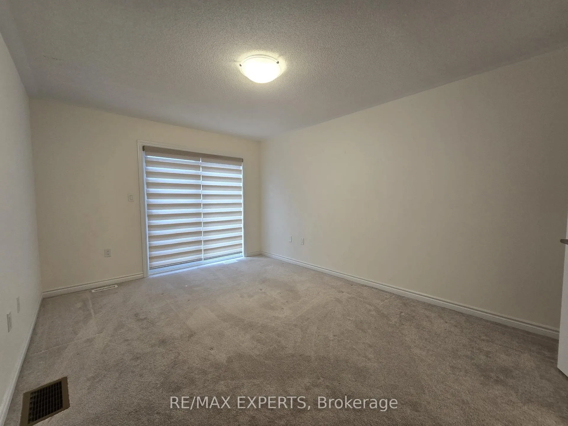 Photo 20 of 36 Lake Trail Way, Whitby, Brooklin — HOMEH