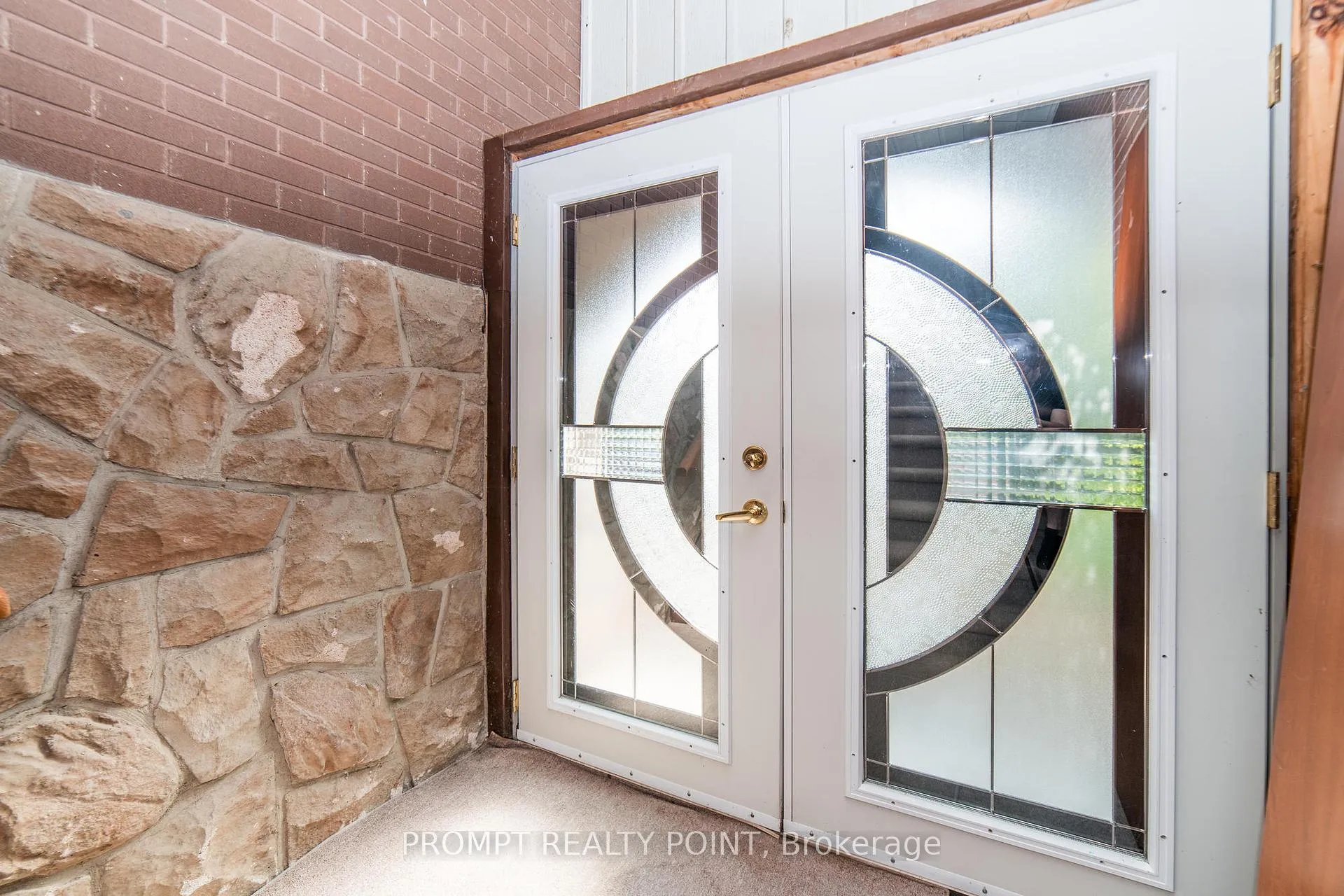 Photo 4 of 637 Breezy Drive, Pickering, West Shore — HOMEH