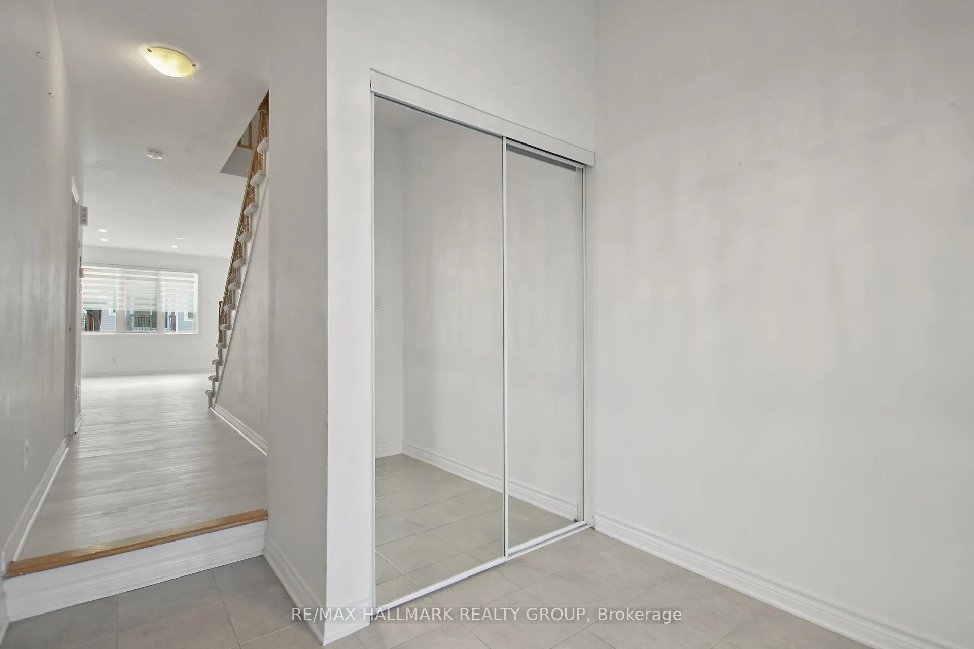 Photo 6 of 233 Pingwi Place, Ottawa, Blossom Park/Kemp Park/Findlay Creek — HOMEH