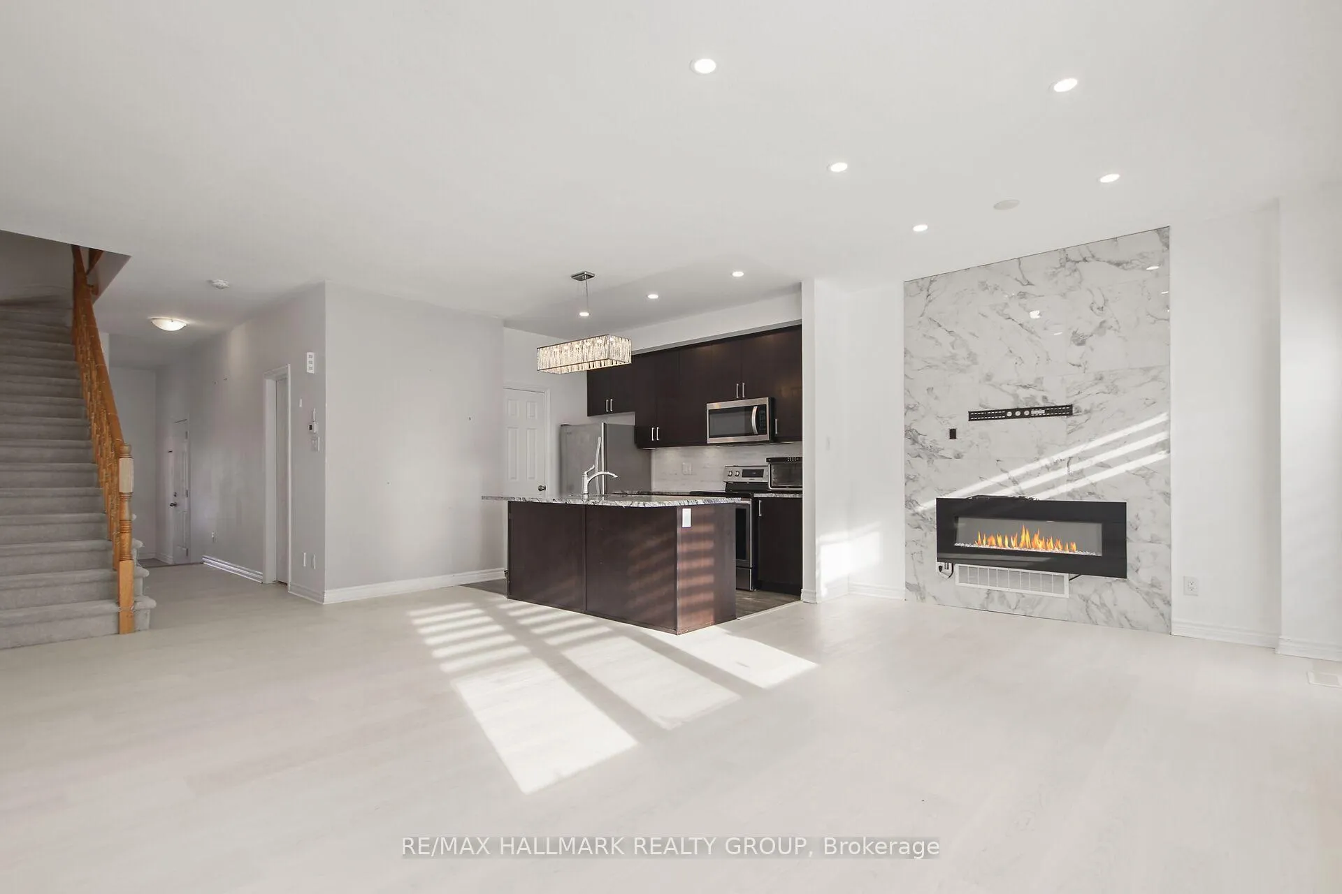 Photo 8 of 233 Pingwi Place, Ottawa, Blossom Park/Kemp Park/Findlay Creek — HOMEH