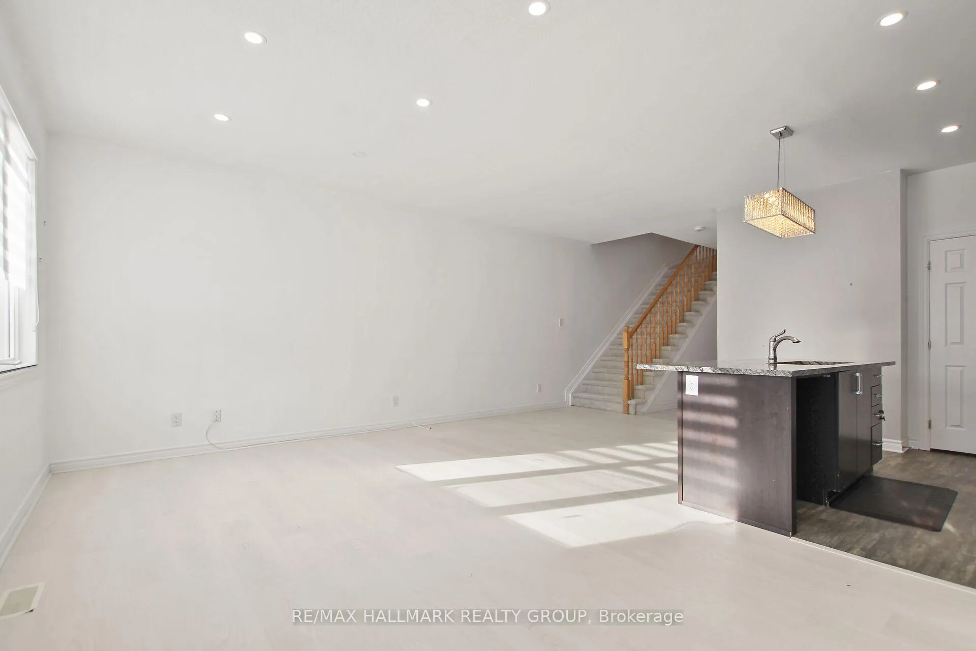 Photo 12 of 233 Pingwi Place, Ottawa, Blossom Park/Kemp Park/Findlay Creek — HOMEH