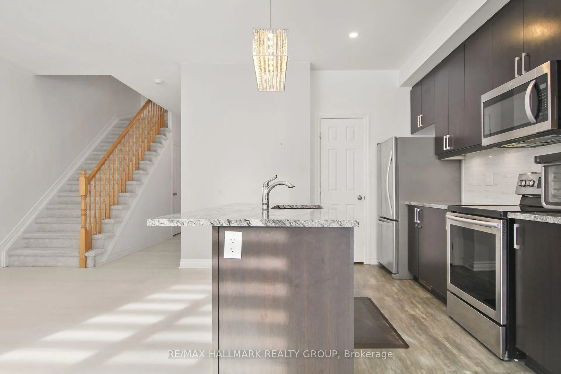 Photo 16 of 233 Pingwi Place, Ottawa, Blossom Park/Kemp Park/Findlay Creek — HOMEH