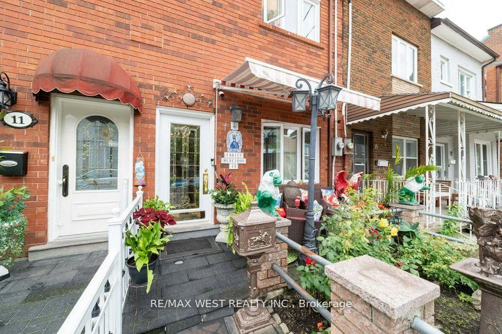Photo 2 of 13 Rolyat Street, Toronto, Trinity-Bellwoods — HOMEH