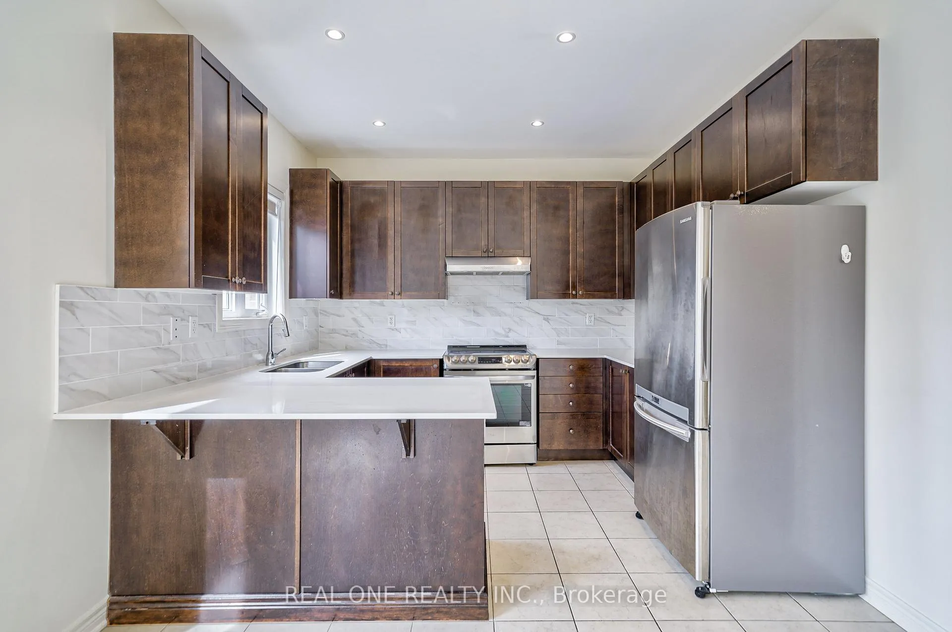 Photo 4 of 43 Hua Du Avenue, Markham, Berczy — HOMEH