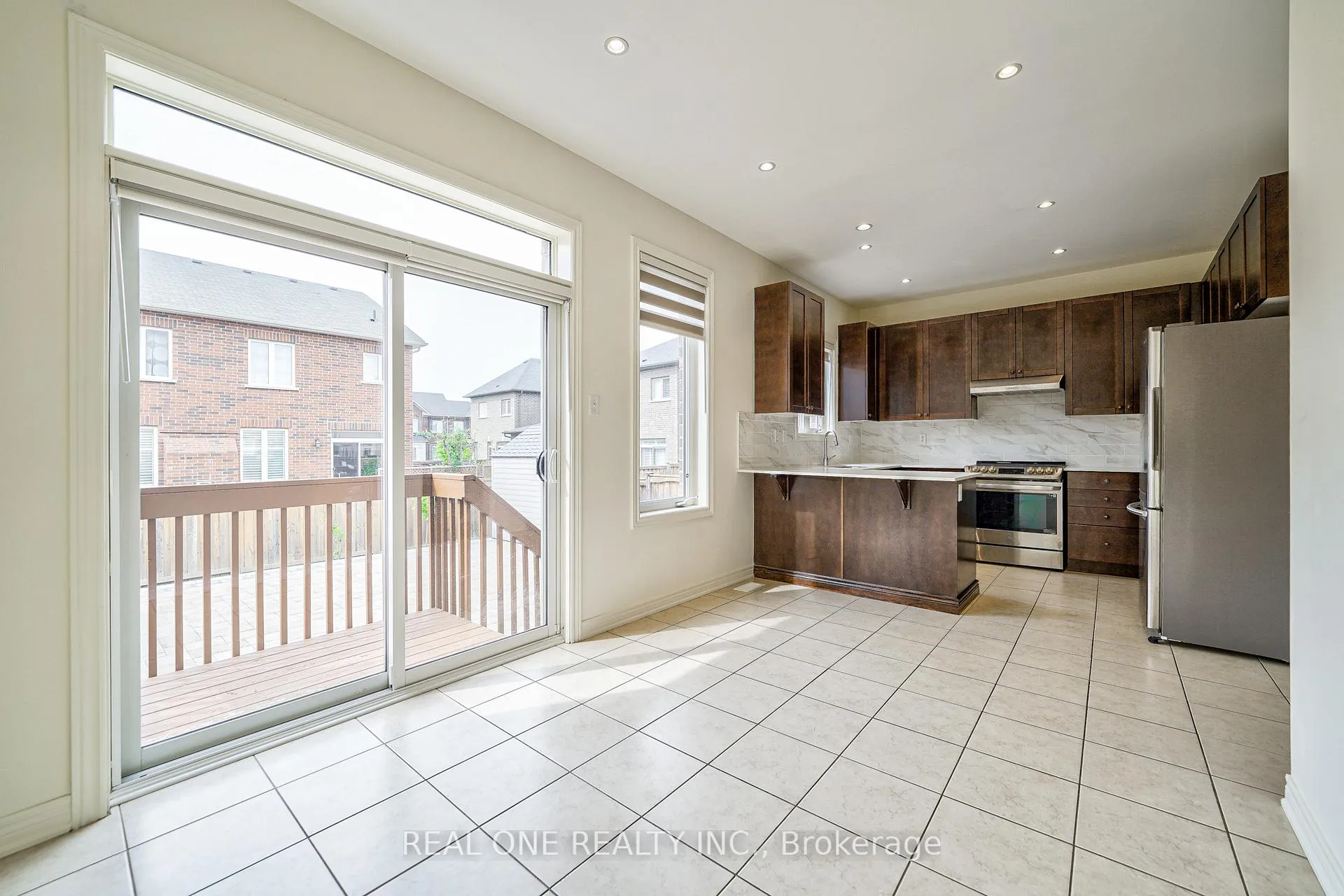 Photo 5 of 43 Hua Du Avenue, Markham, Berczy — HOMEH