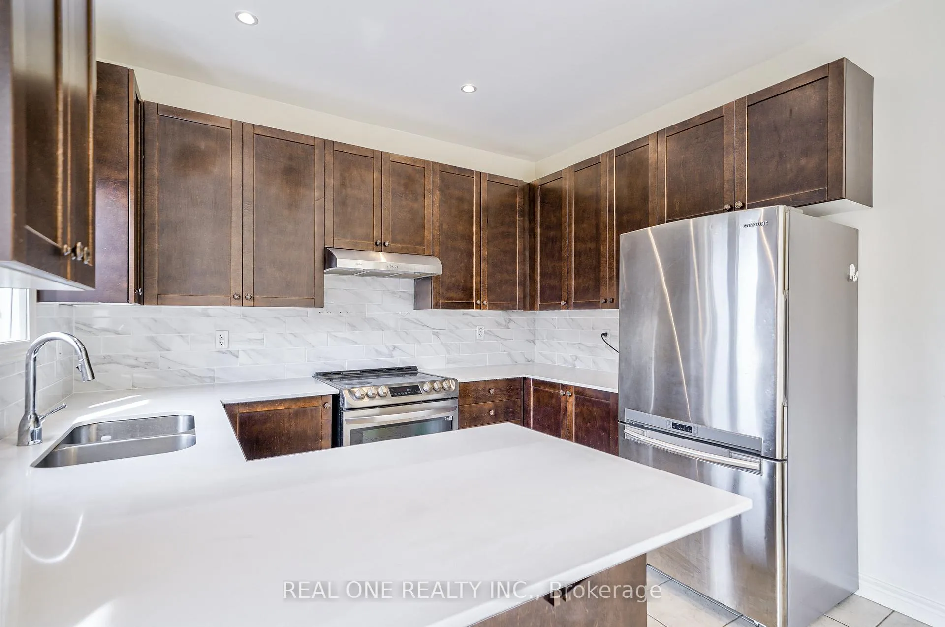 Photo 6 of 43 Hua Du Avenue, Markham, Berczy — HOMEH