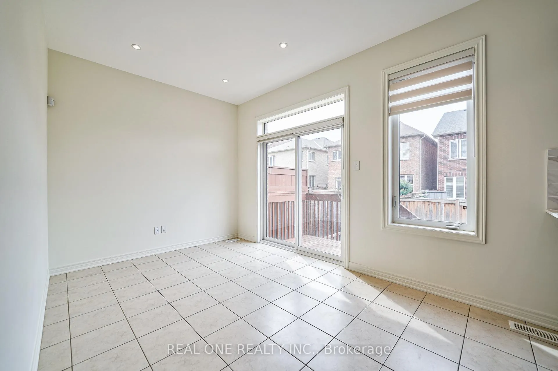 Photo 7 of 43 Hua Du Avenue, Markham, Berczy — HOMEH