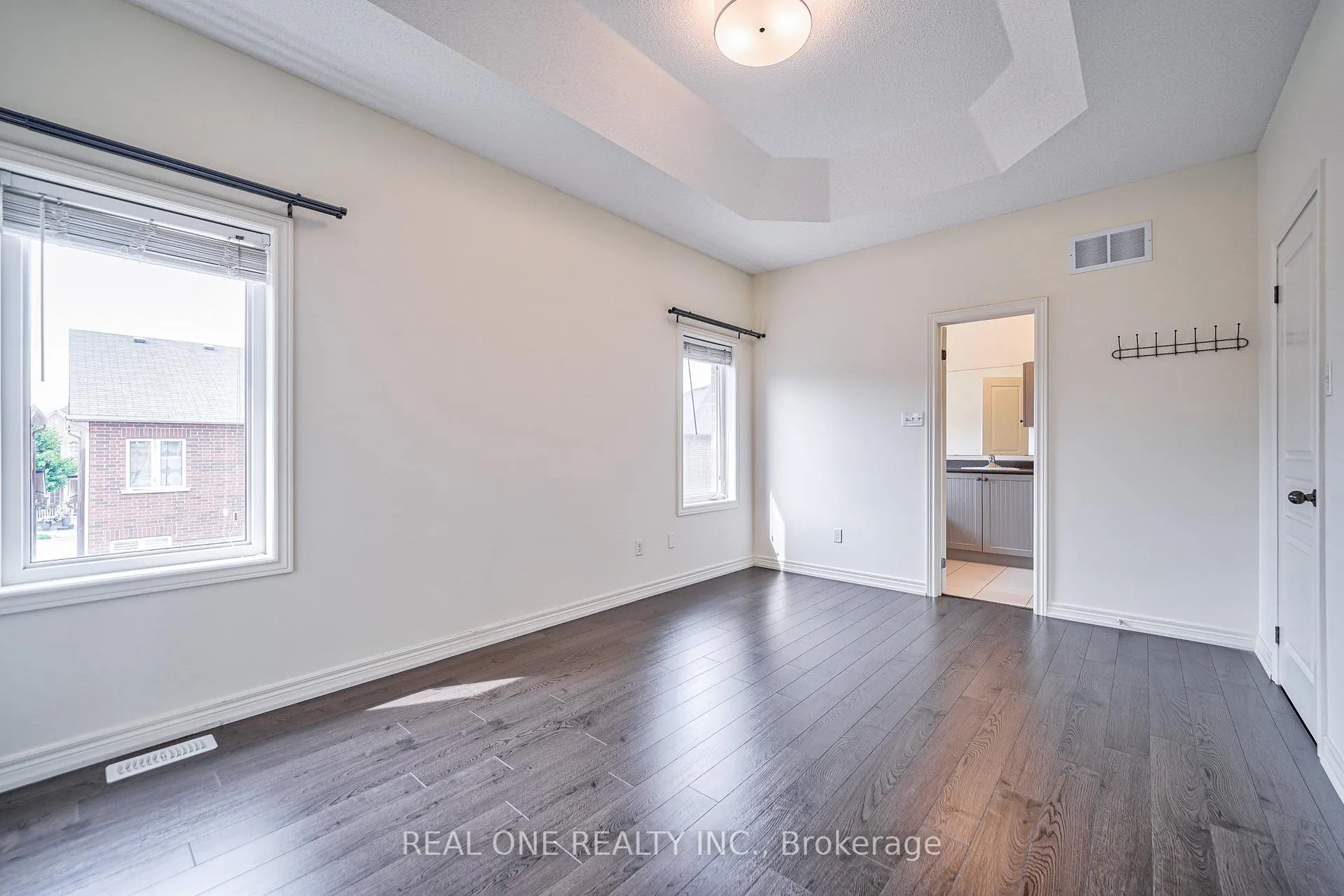 Photo 9 of 43 Hua Du Avenue, Markham, Berczy — HOMEH