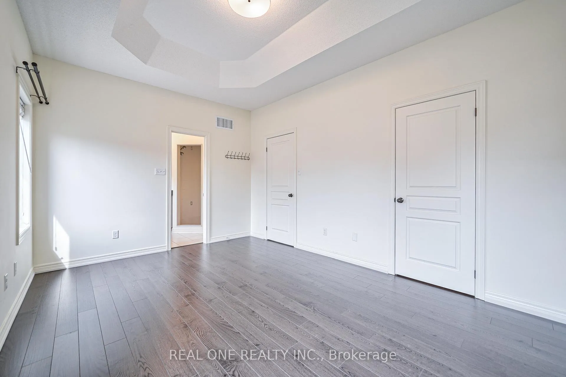 Photo 10 of 43 Hua Du Avenue, Markham, Berczy — HOMEH