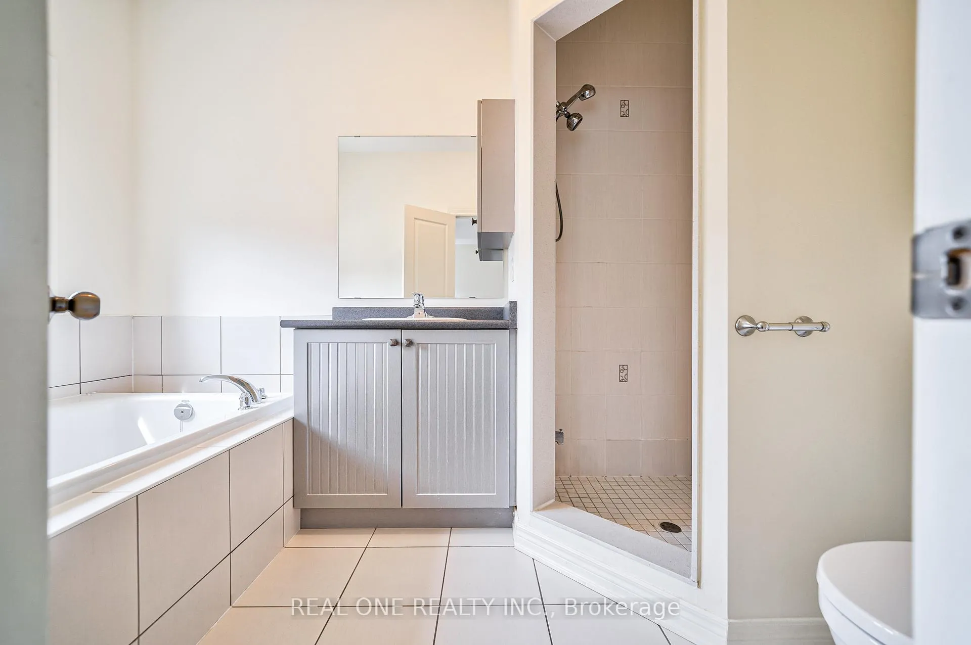 Photo 11 of 43 Hua Du Avenue, Markham, Berczy — HOMEH