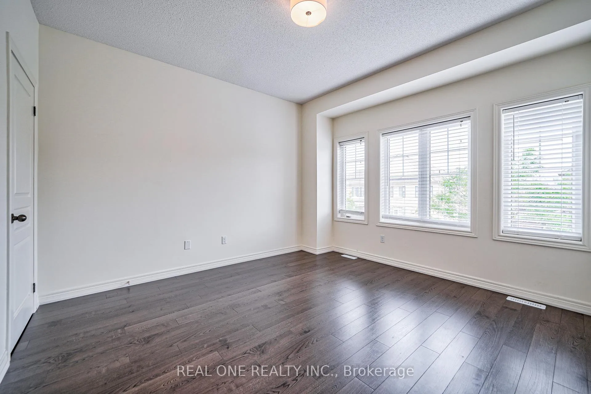 Photo 13 of 43 Hua Du Avenue, Markham, Berczy — HOMEH