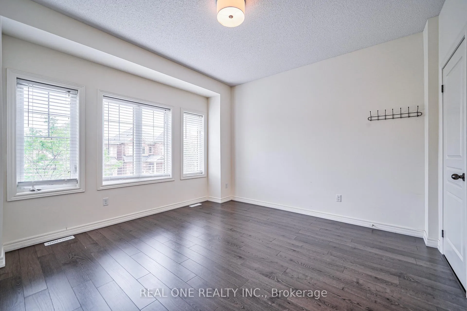 Photo 14 of 43 Hua Du Avenue, Markham, Berczy — HOMEH
