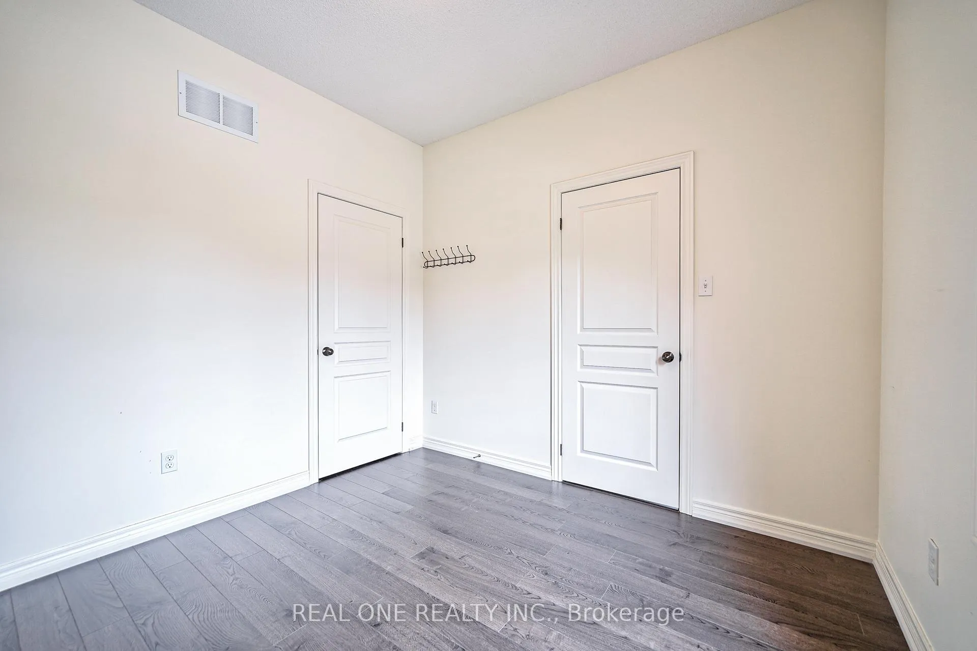 Photo 15 of 43 Hua Du Avenue, Markham, Berczy — HOMEH