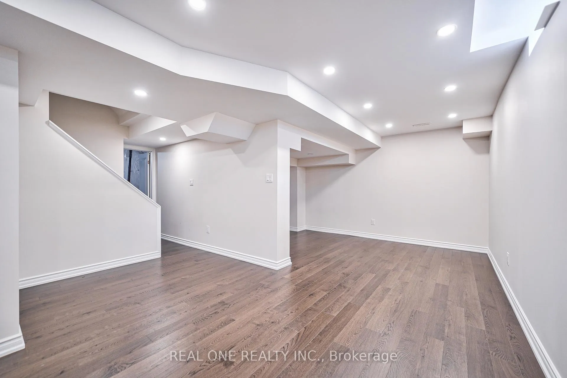 Photo 19 of 43 Hua Du Avenue, Markham, Berczy — HOMEH