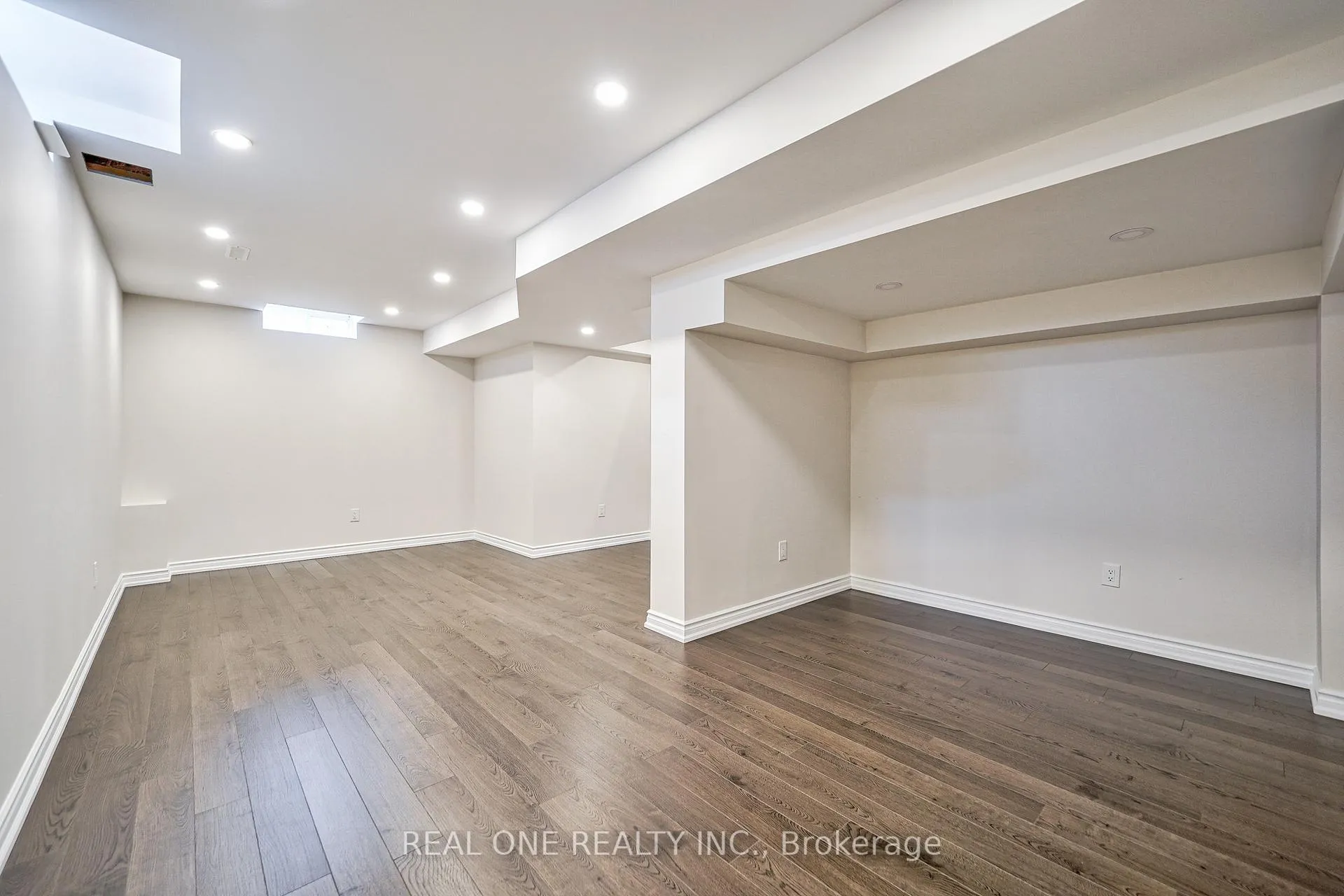 Photo 20 of 43 Hua Du Avenue, Markham, Berczy — HOMEH