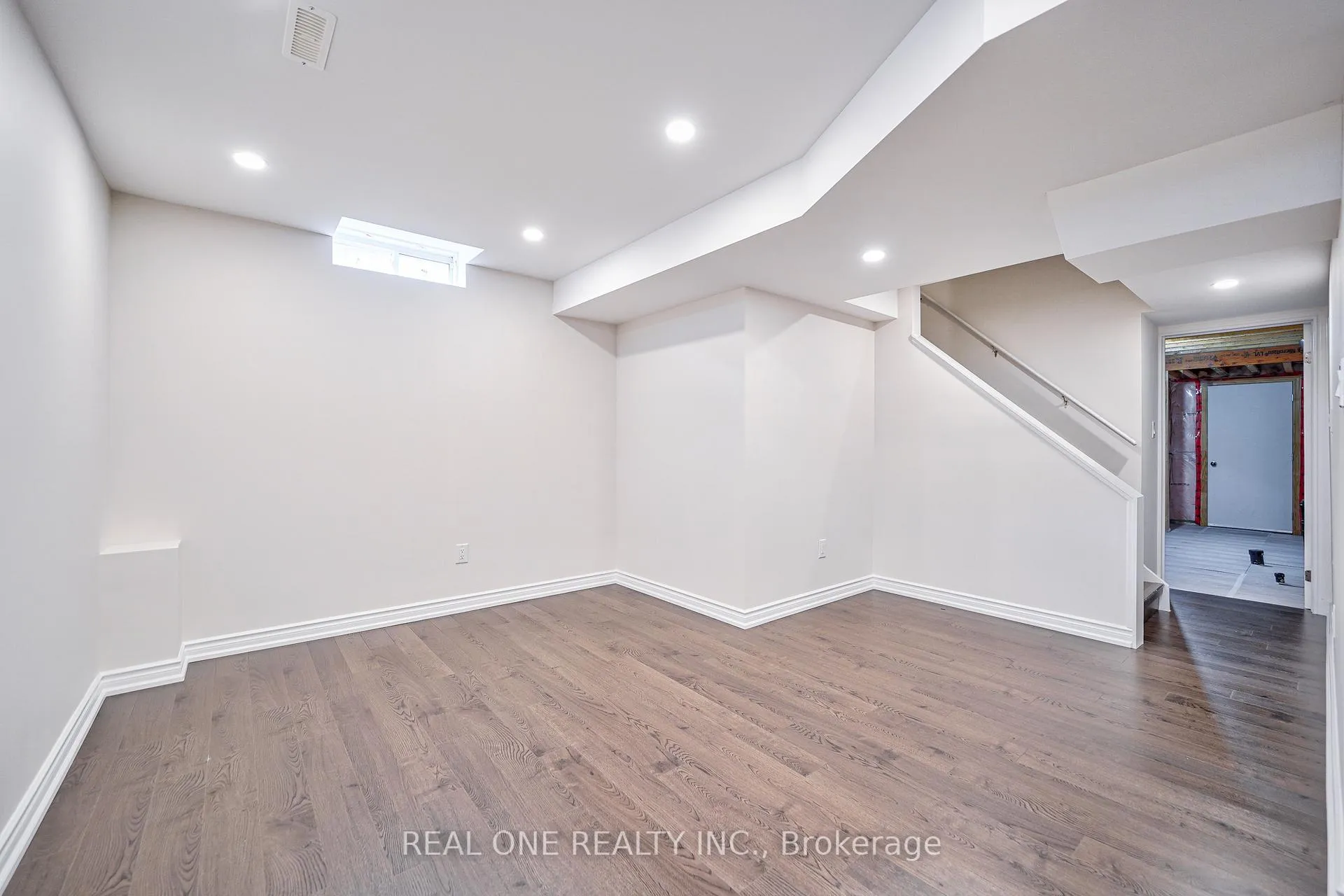 Photo 21 of 43 Hua Du Avenue, Markham, Berczy — HOMEH