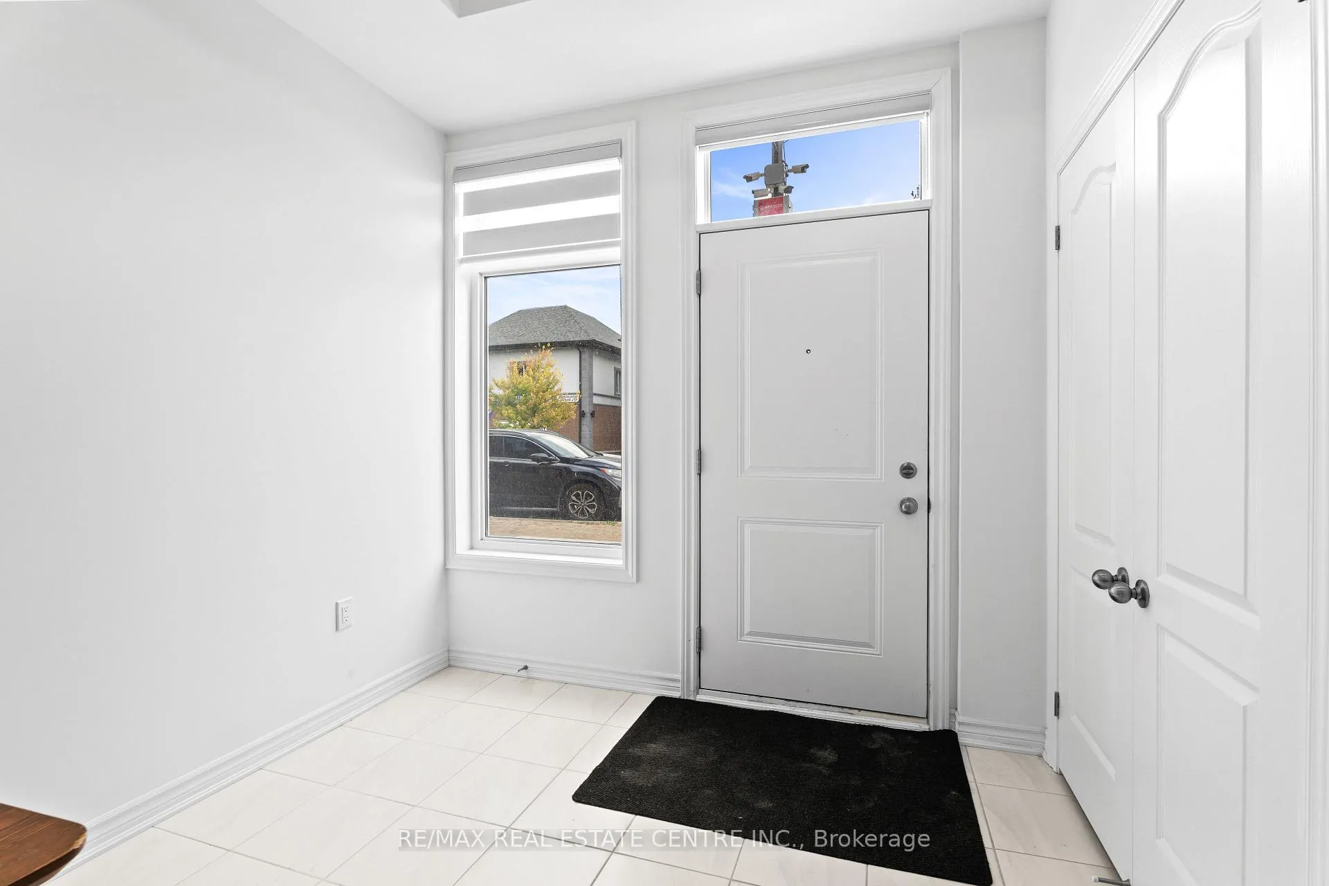 Photo 6 of 405 Dougall Avenue, Caledon, Rural Caledon — HOMEH