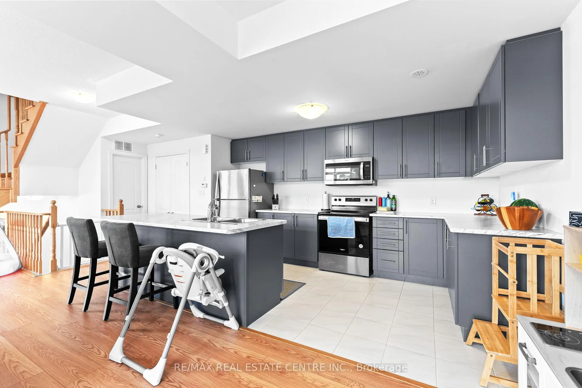Photo 10 of 405 Dougall Avenue, Caledon, Rural Caledon — HOMEH