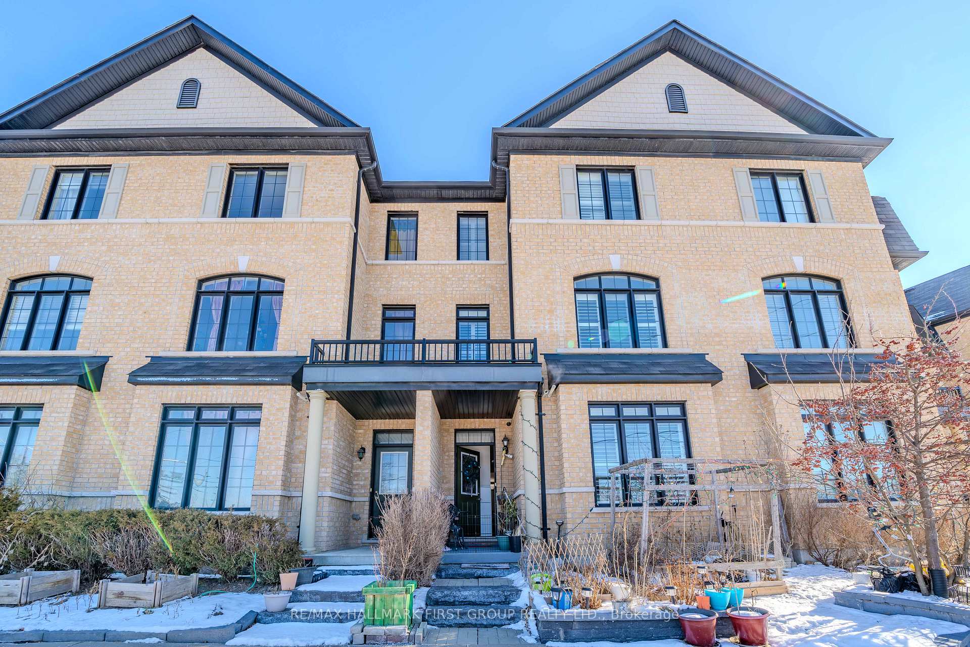 Photo 3 of 28 Quarrie Lane, Ajax, Northwest Ajax — HOMEH