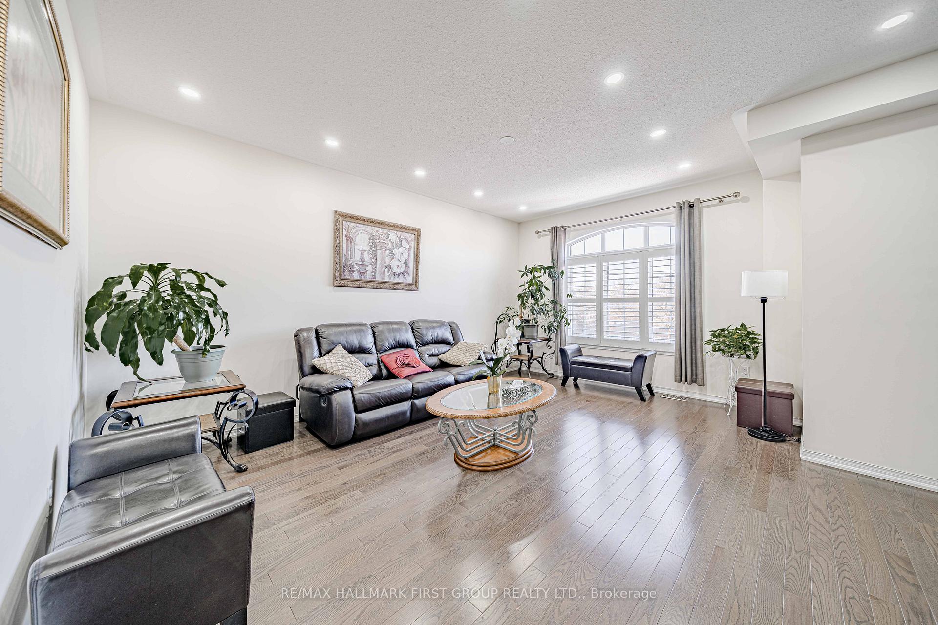 Photo 7 of 28 Quarrie Lane, Ajax, Northwest Ajax — HOMEH