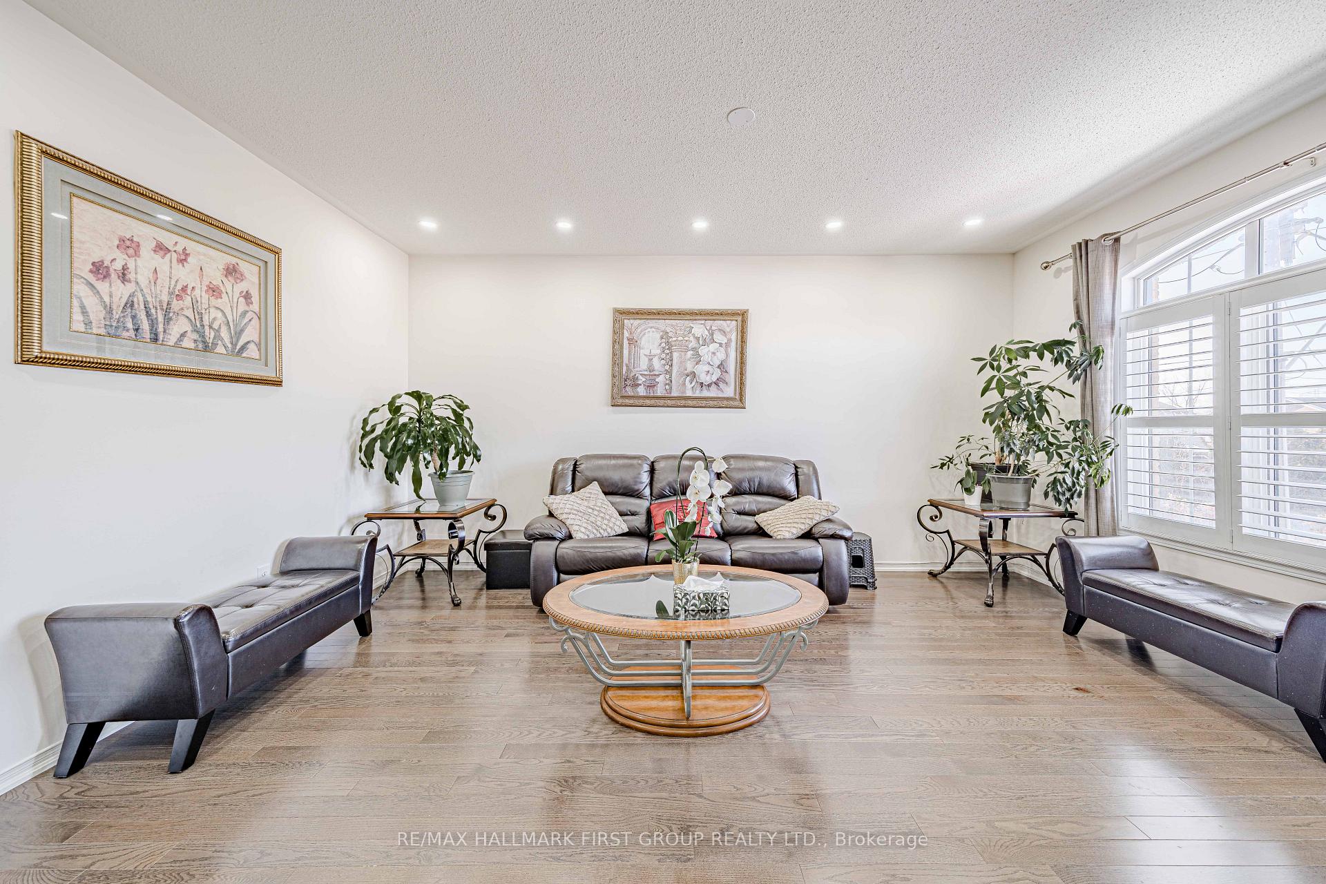Photo 8 of 28 Quarrie Lane, Ajax, Northwest Ajax — HOMEH