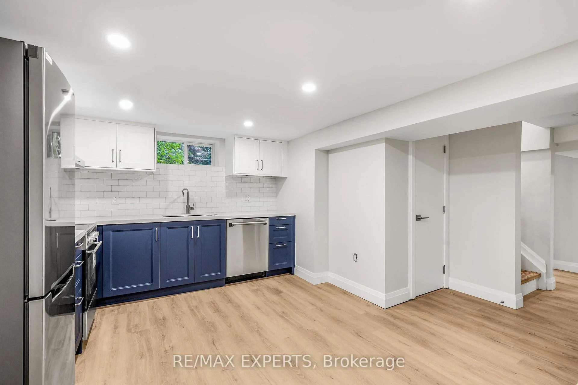 Photo 3 of Unit Lower, 116 Manor Road E, Toronto, Mount Pleasant West — HOMEH
