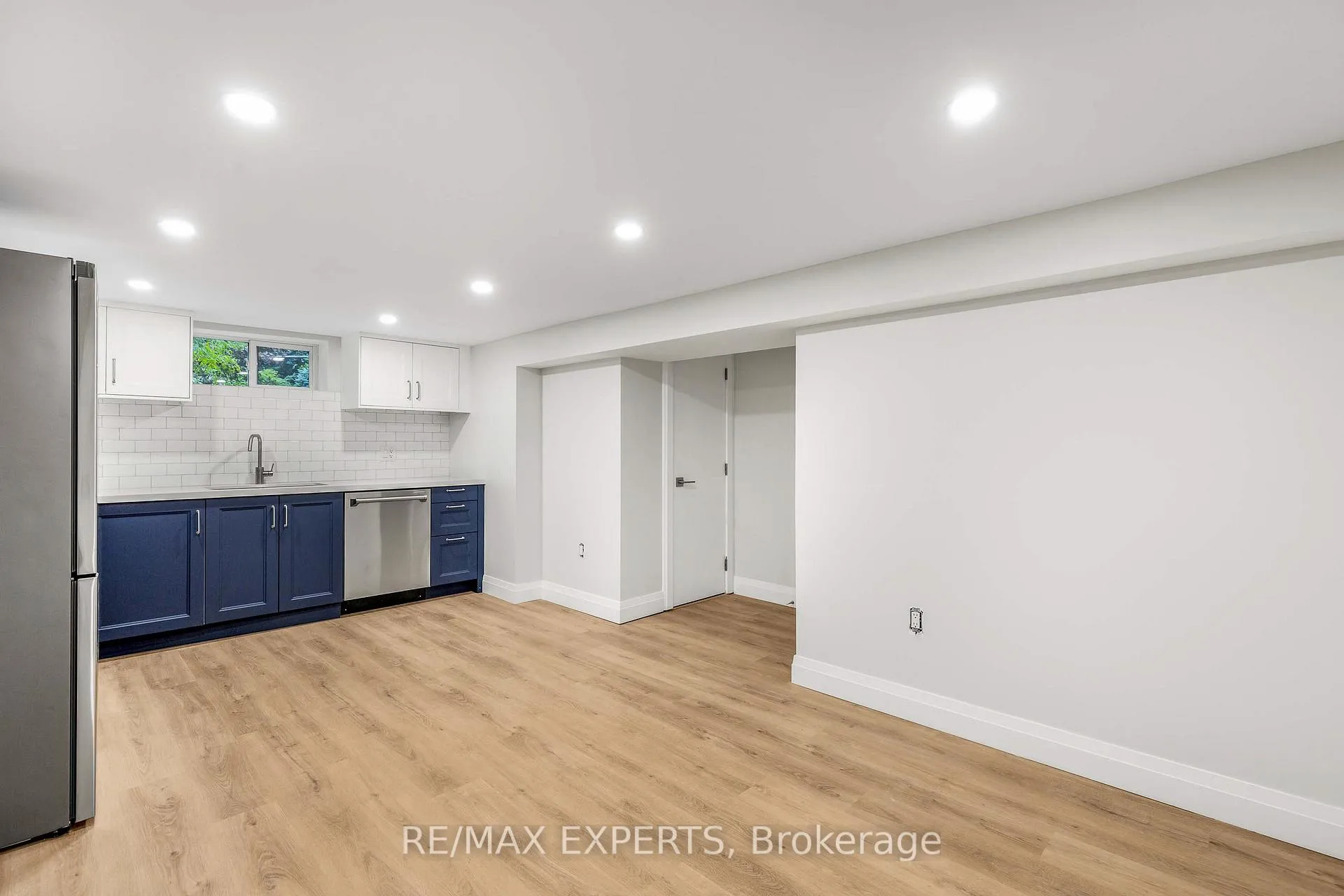 Photo 6 of Unit Lower, 116 Manor Road E, Toronto, Mount Pleasant West — HOMEH