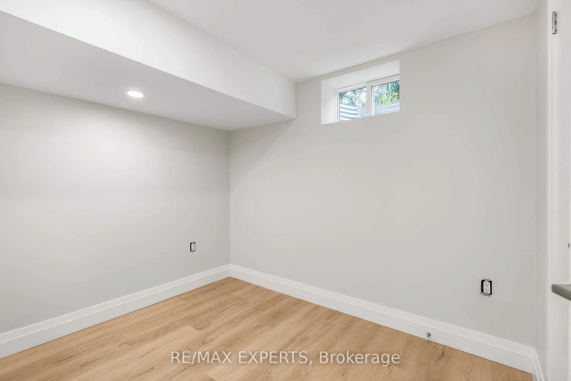 Photo 7 of Unit Lower, 116 Manor Road E, Toronto, Mount Pleasant West — HOMEH