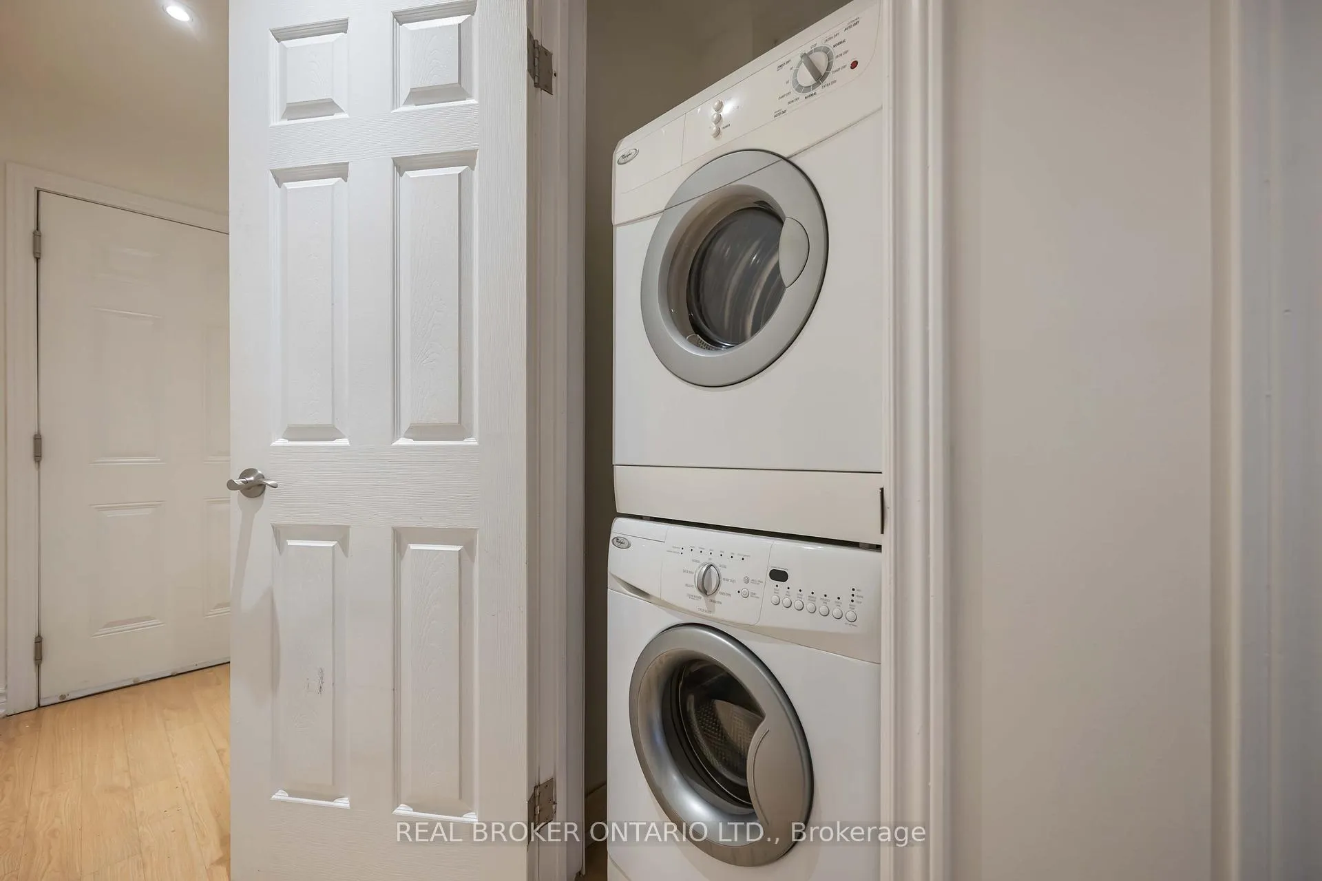 Photo 3 of Unit 4, 85 Beech Avenue, Toronto, The Beaches — HOMEH