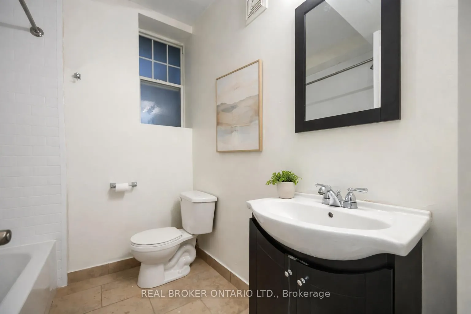 Photo 4 of Unit 4, 85 Beech Avenue, Toronto, The Beaches — HOMEH