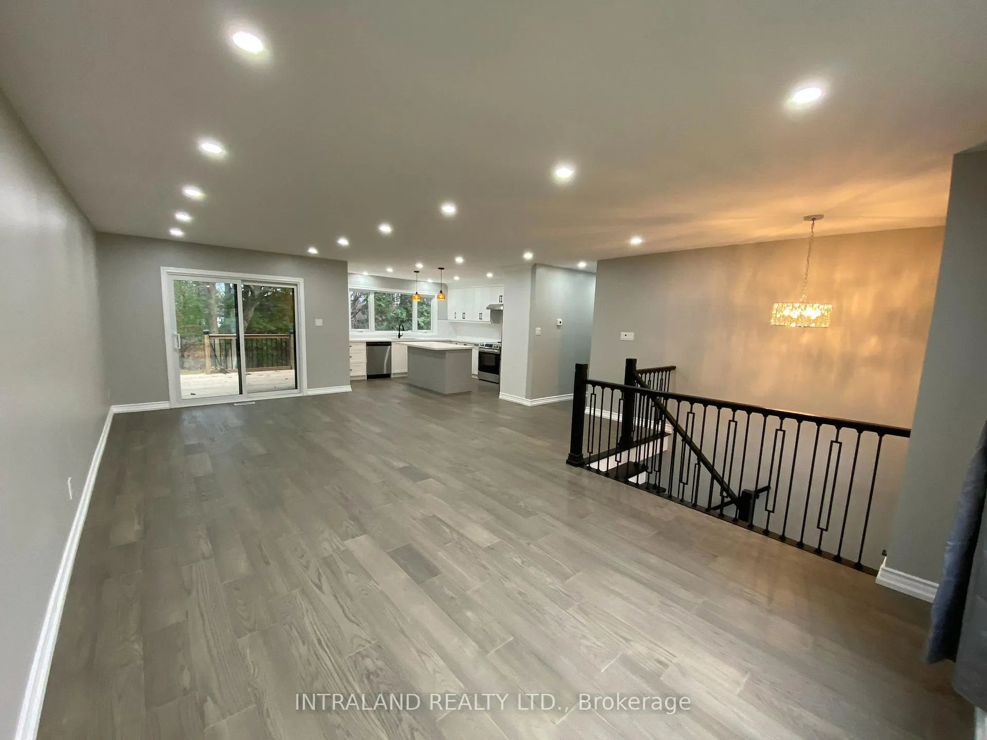Photo 3 of 1179 Sutton Court, Oshawa, Donevan — HOMEH