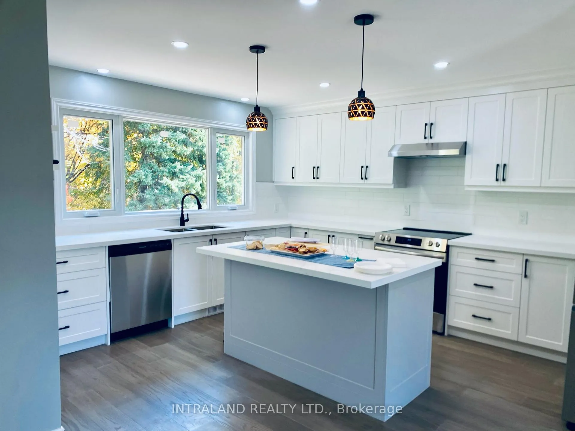 Photo 5 of 1179 Sutton Court, Oshawa, Donevan — HOMEH