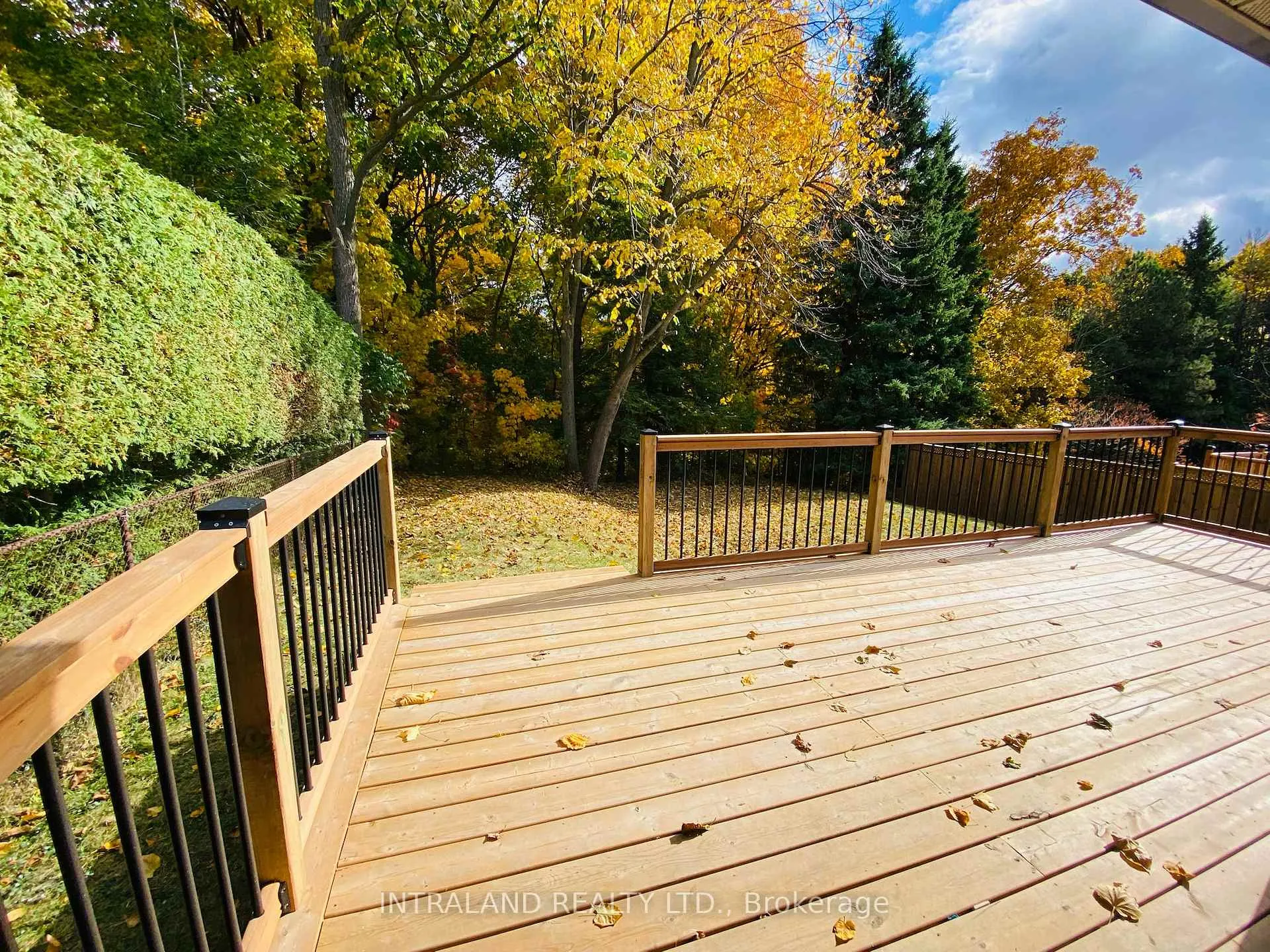 Photo 8 of 1179 Sutton Court, Oshawa, Donevan — HOMEH