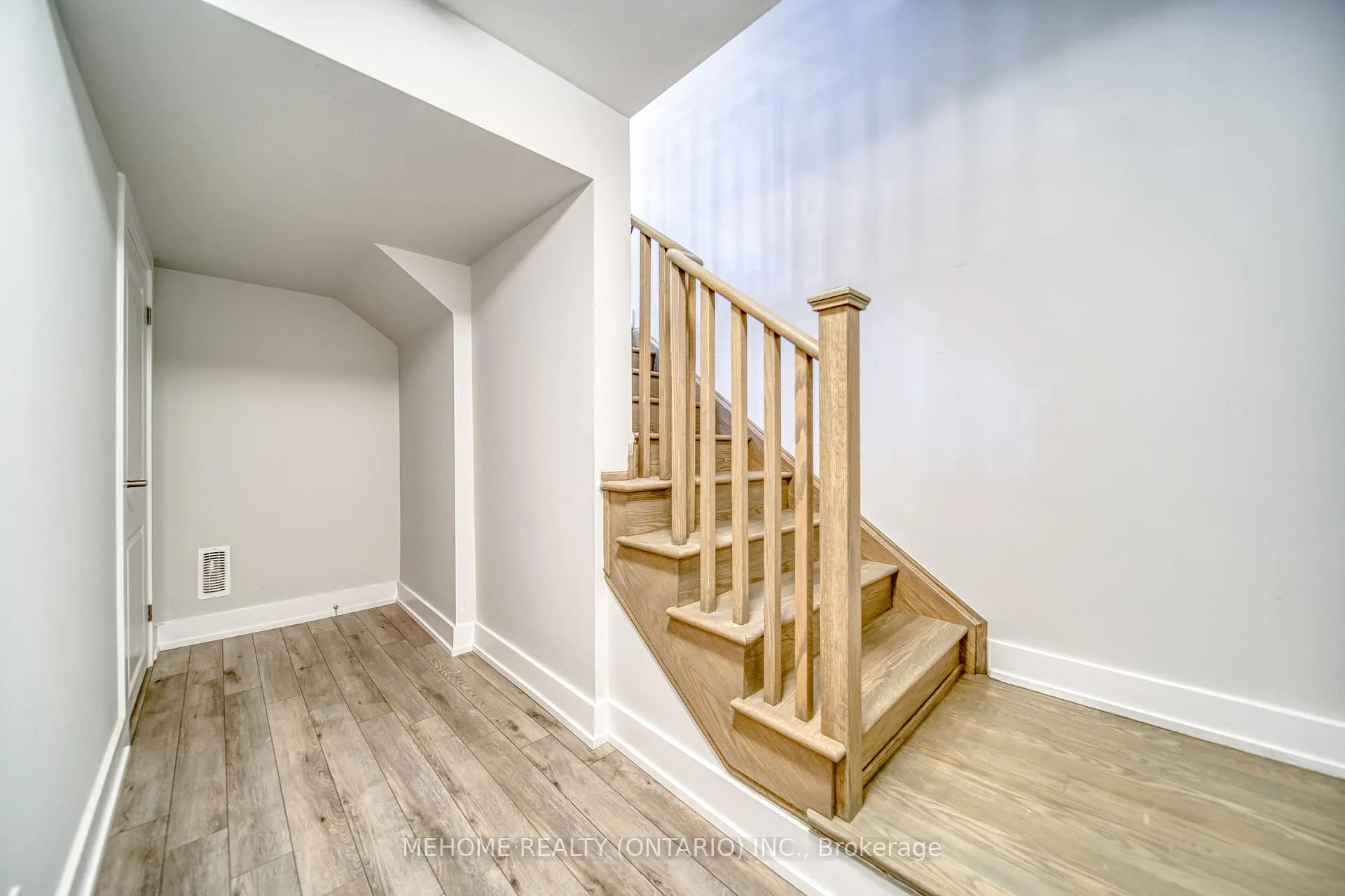 Photo 35 of 4 Pevensey Lane N, Markham, Angus Glen — HOMEH