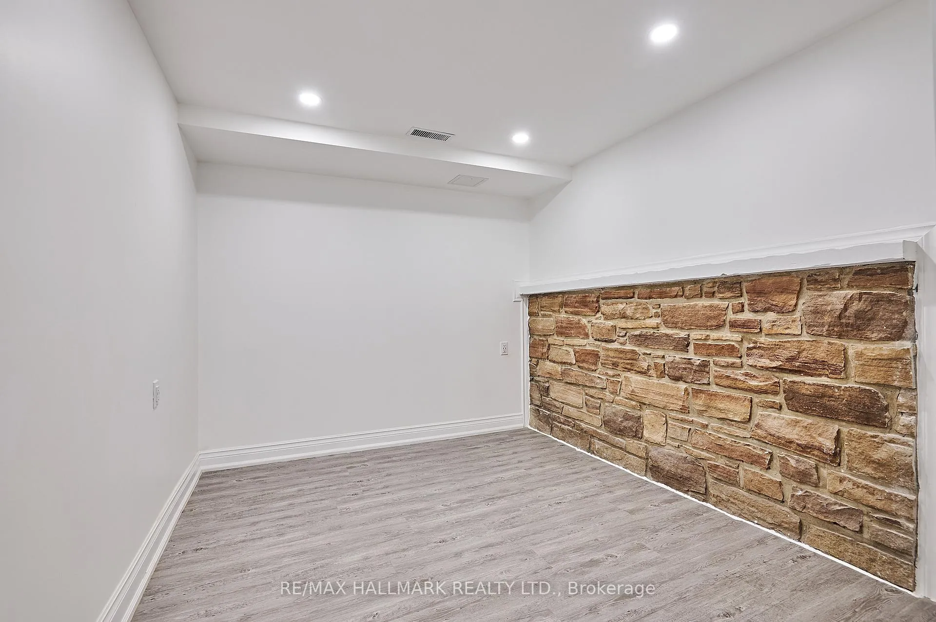 Photo 14 of 26 Michael Boulevard, Whitby, Lynde Creek — HOMEH
