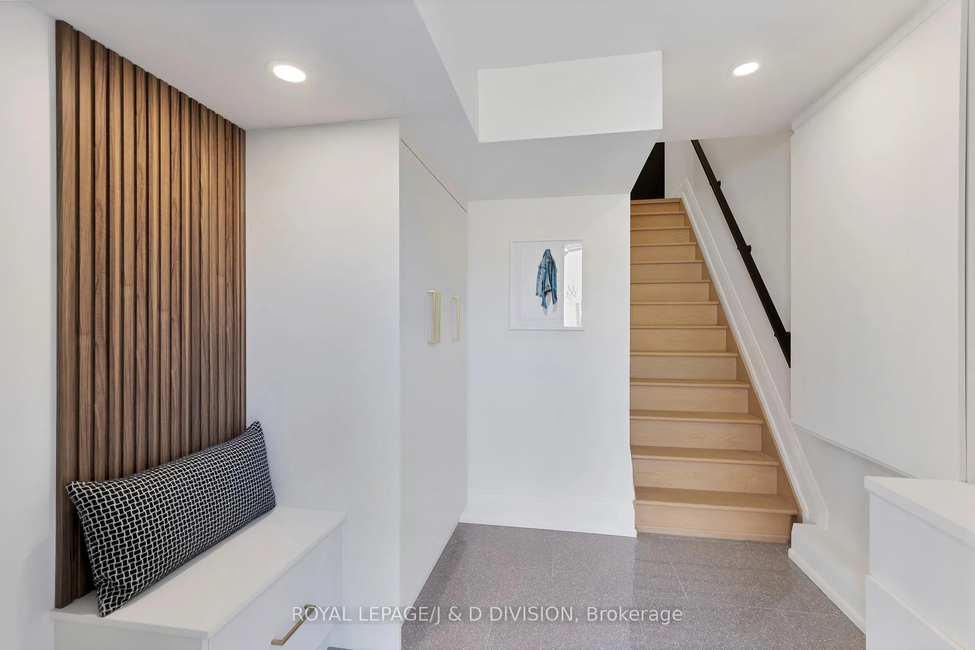 Photo 3 of Unit A, 189 Concord Avenue, Toronto, Palmerston-Little Italy — HOMEH