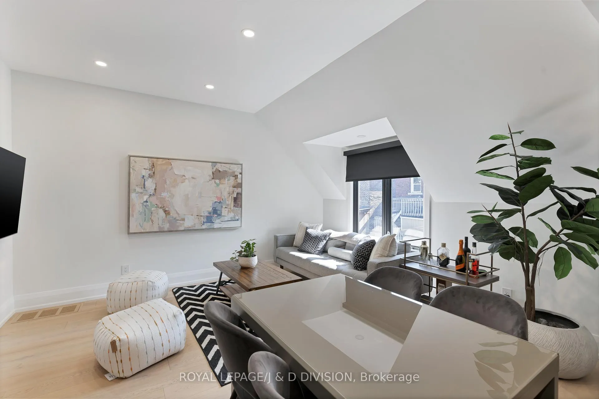 Photo 5 of Unit A, 189 Concord Avenue, Toronto, Palmerston-Little Italy — HOMEH