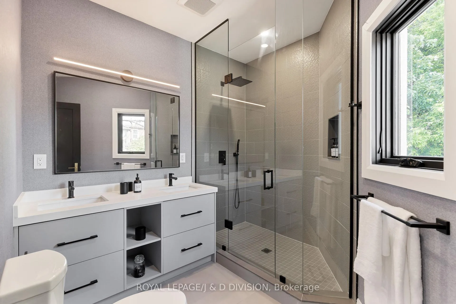 Photo 11 of Unit A, 189 Concord Avenue, Toronto, Palmerston-Little Italy — HOMEH