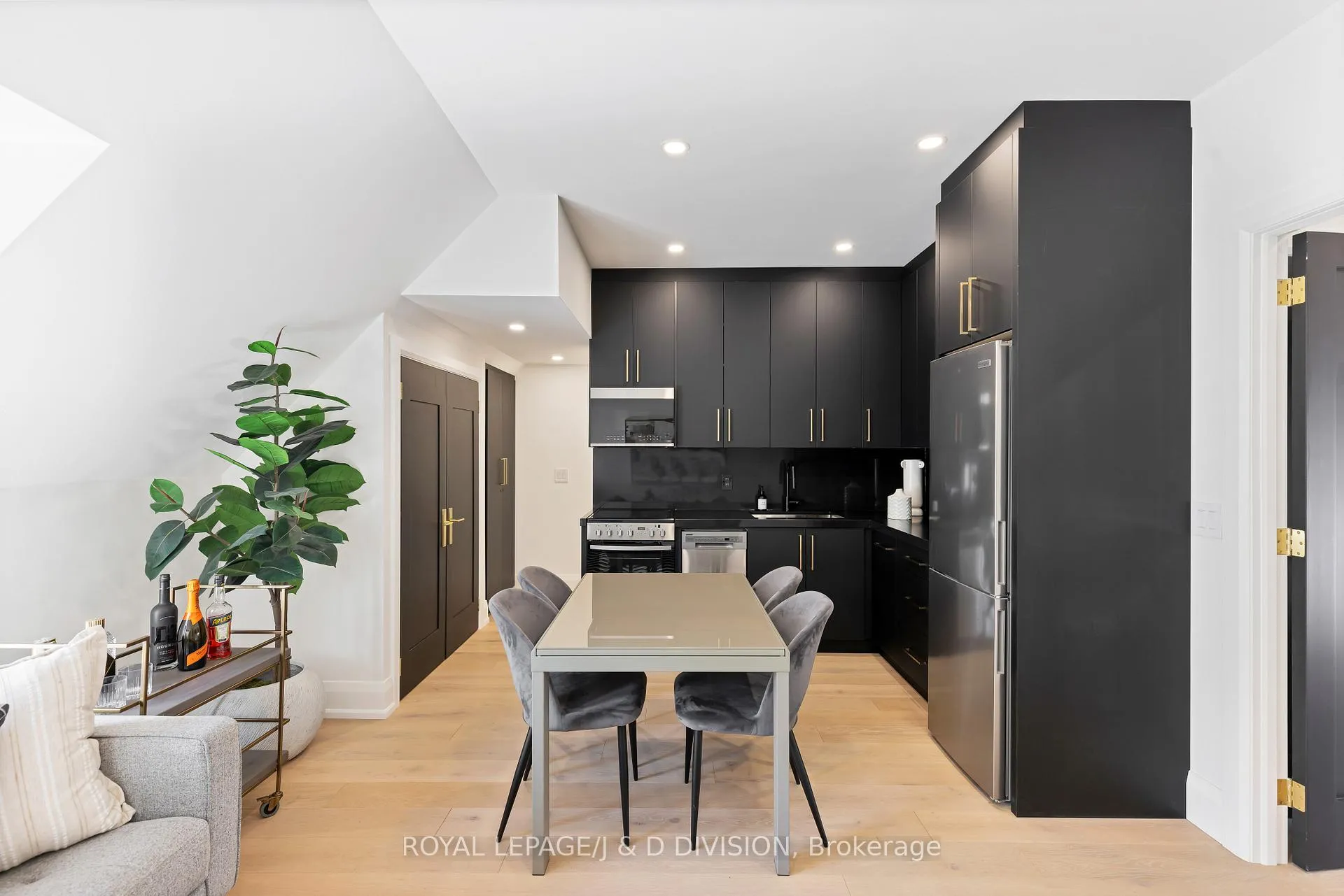 Photo 12 of Unit A, 189 Concord Avenue, Toronto, Palmerston-Little Italy — HOMEH