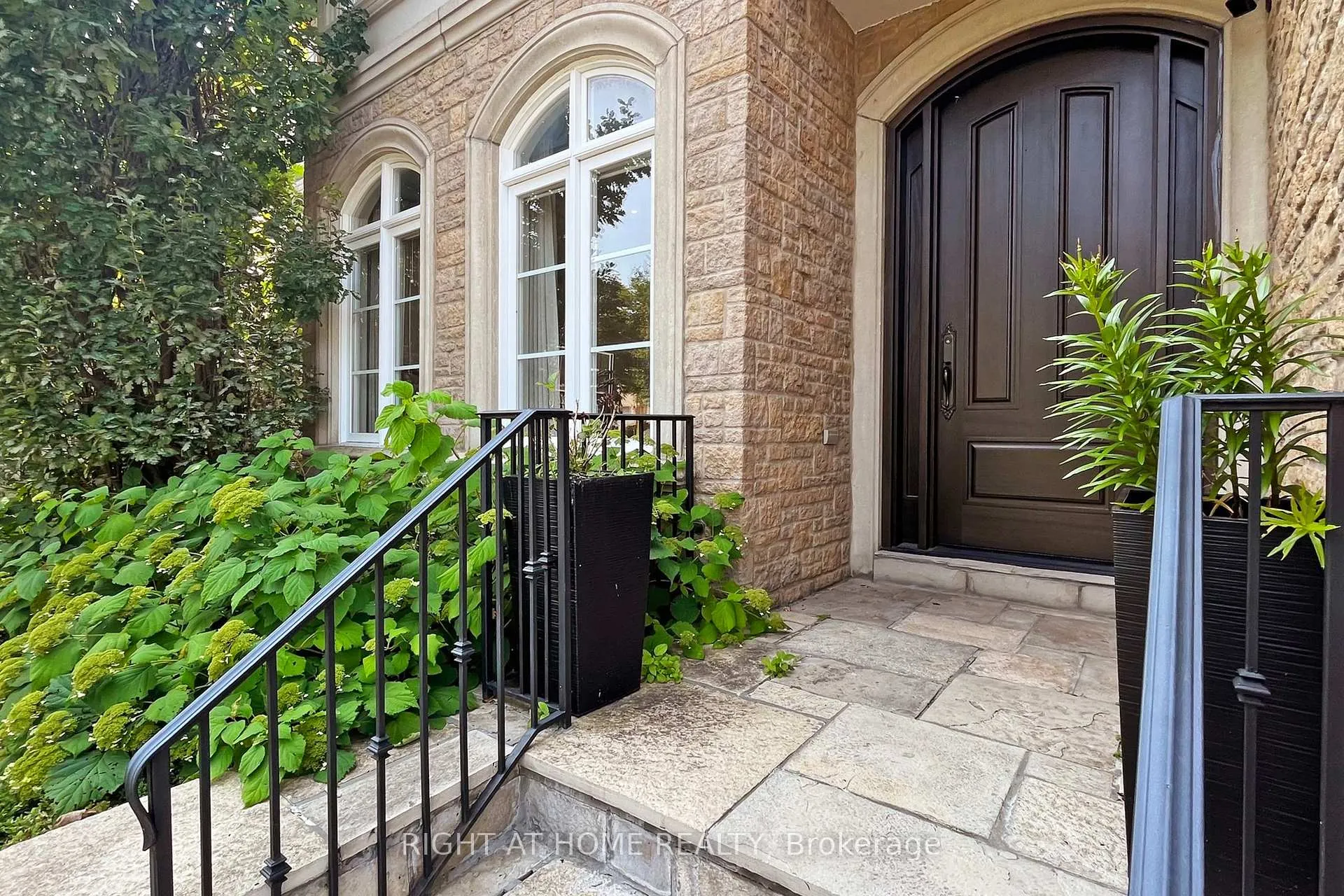 Photo 3 of 88 Langtry Place, Vaughan, Uplands — HOMEH