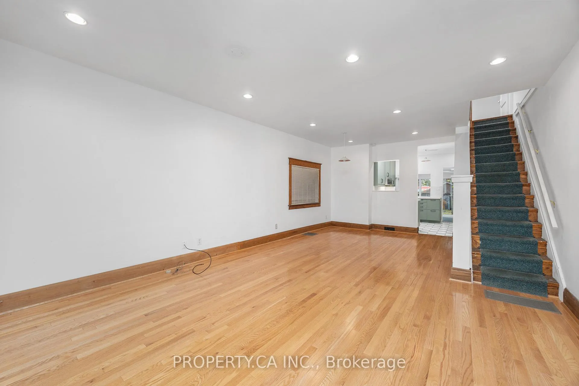 Photo 4 of 128 Stephenson Avenue, Toronto, East End-Danforth — HOMEH