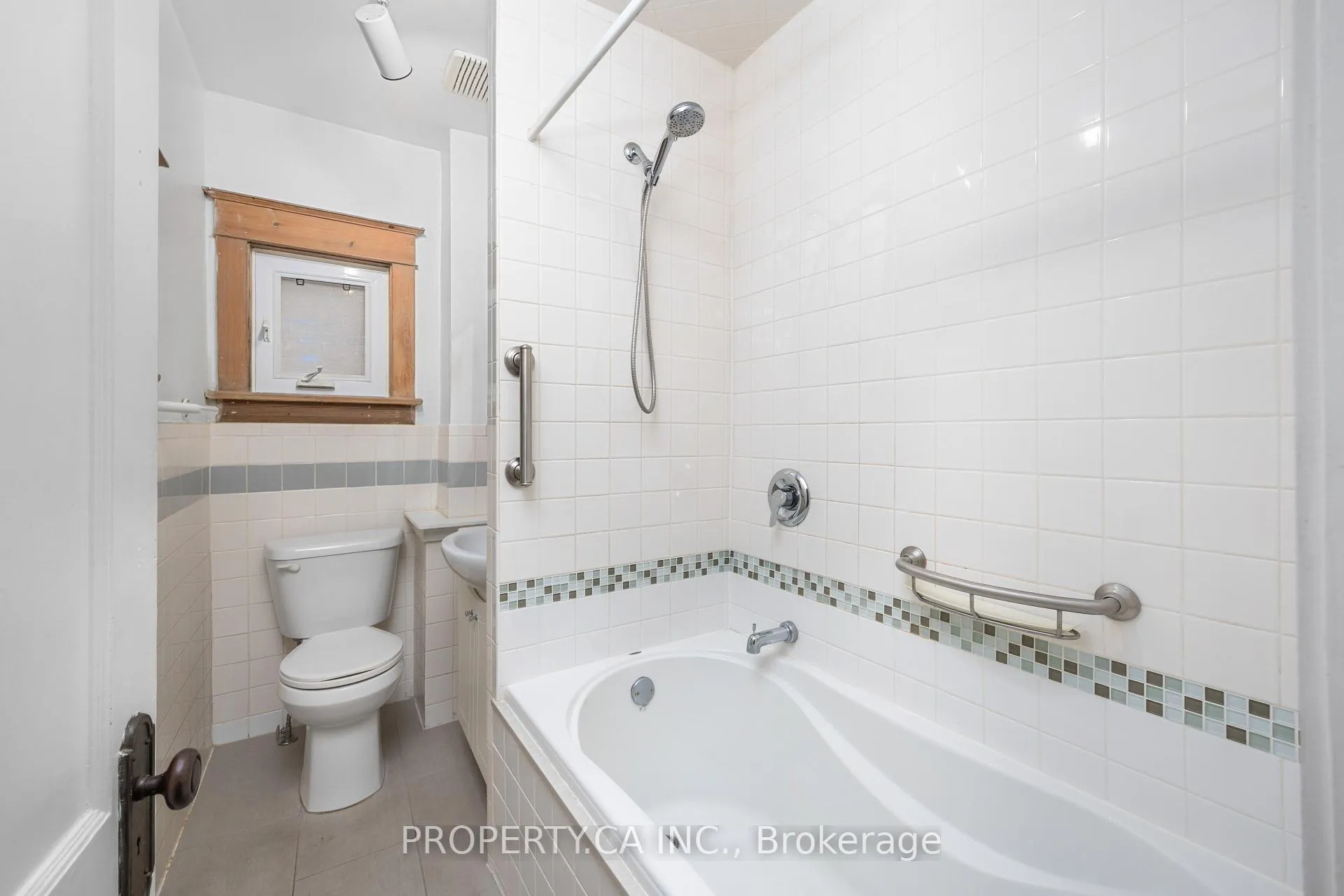 Photo 19 of 128 Stephenson Avenue, Toronto, East End-Danforth — HOMEH
